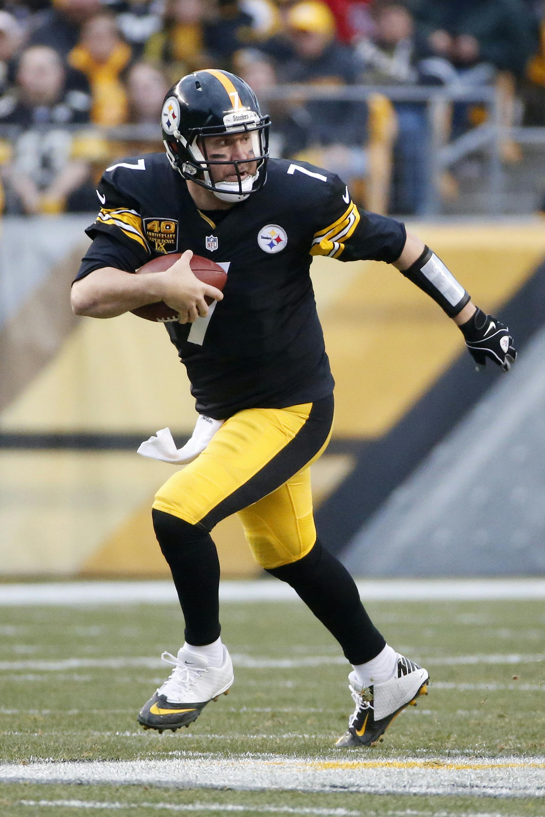 Pittsburgh Steelers quarterback Ben Roethlisberger (7) scrambles for a first down during the second half of an NFL football game against the New Orleans Saints in Pittsburgh, Sunday, Nov. 30, 2014. (AP Photo/Gene J. Puskar)