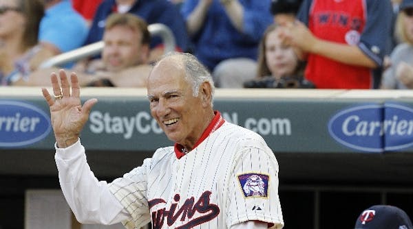 Former Twins infielder/manager/broadcaster Frank Quilici gestured to the Target Field crowd before a Twins-Mariners game in 2015. He died Monday follo