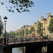 Legend: The grand cetral Herengracht canal in Amsterdam