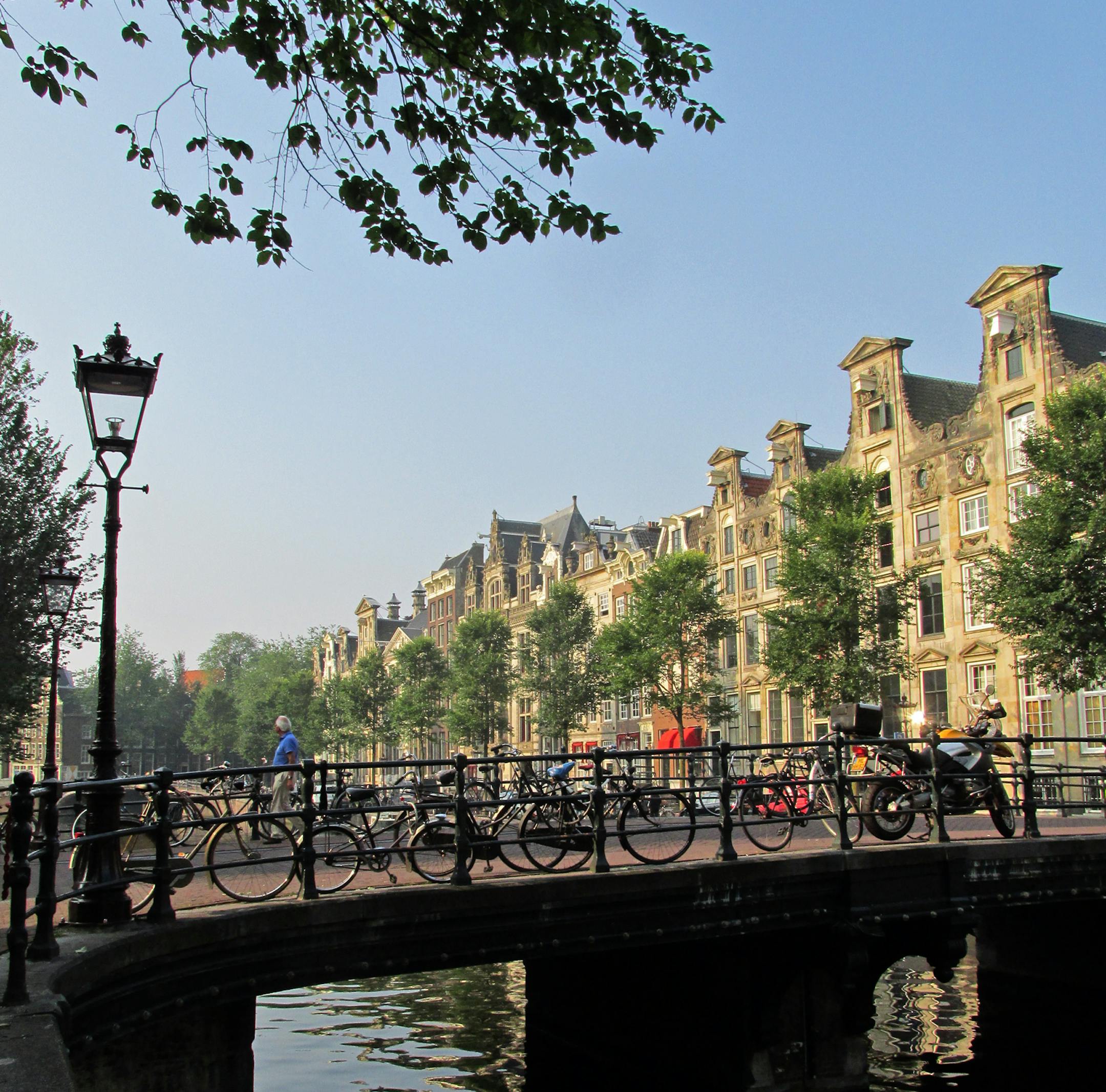 Legend: The grand cetral Herengracht canal in Amsterdam