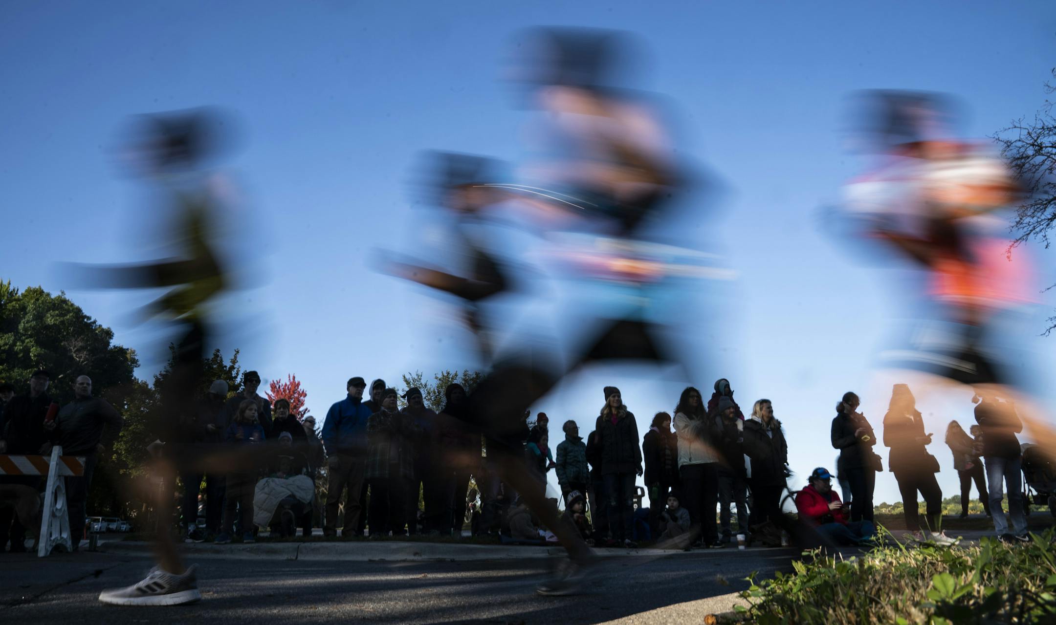 Runners ran past spectators as they approached mile eight during the 2019 Medtronic Twin Cities Marathon in Minneapolis, Minn., on Sunday, October 6, 2019. ] RENEE JONES SCHNEIDER &#xa5; renee.jones@startribune.com