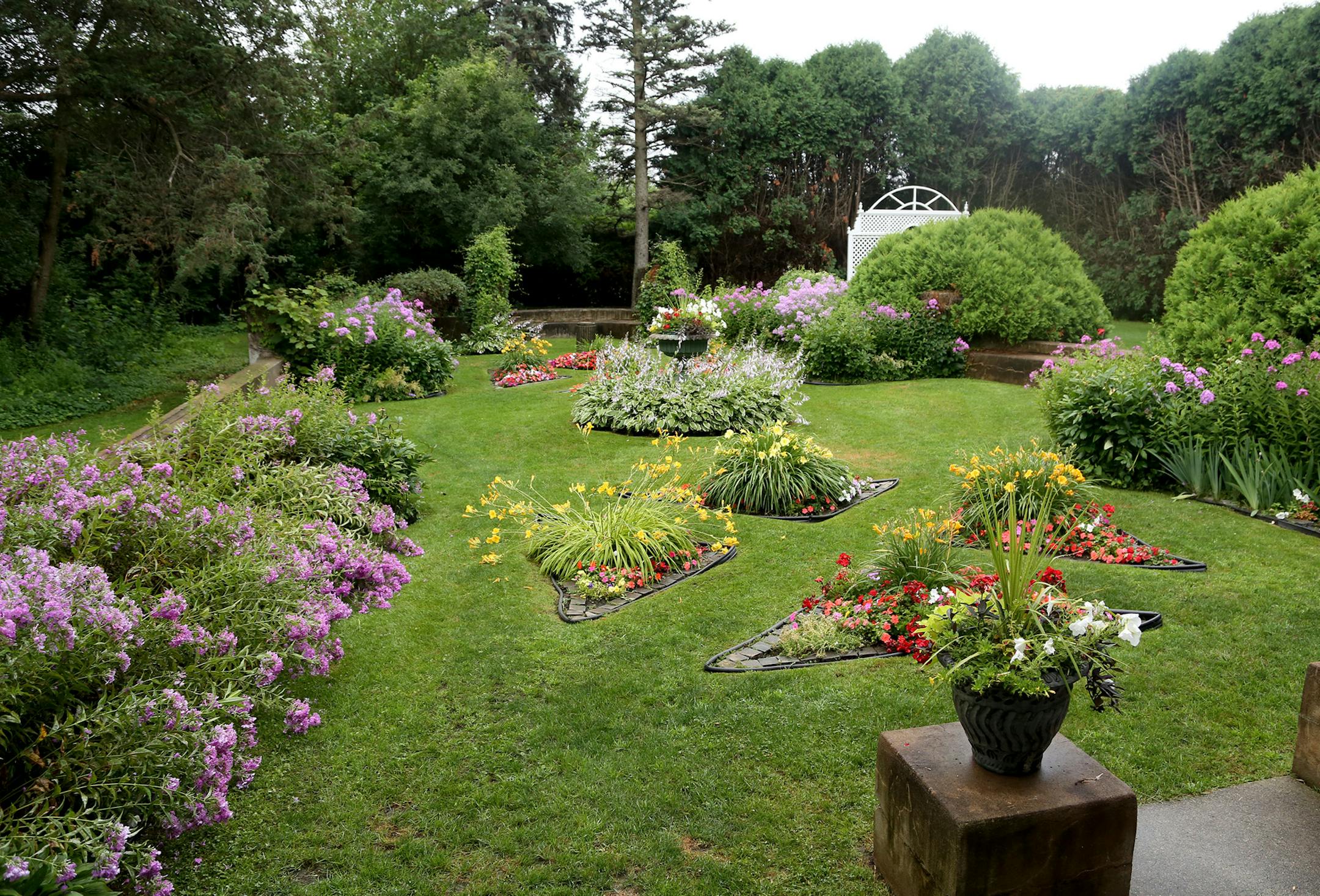 The gardens in the backyard at Cedarhurst Mansion. ] (KYNDELL HARKNESS/STAR TRIBUNE) kyndell.harkness@startribune.com At Cedarhurst Mansion in Cottage Grove, Min., Thursday, July 16, 2015.