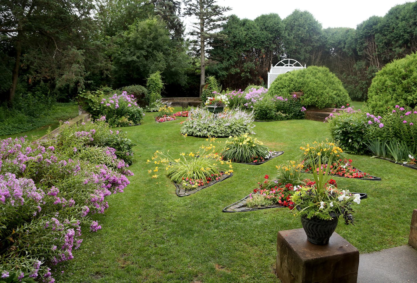 The gardens in the backyard at Cedarhurst Mansion. ] (KYNDELL HARKNESS/STAR TRIBUNE) kyndell.harkness@startribune.com At Cedarhurst Mansion in Cottage Grove, Min., Thursday, July 16, 2015.