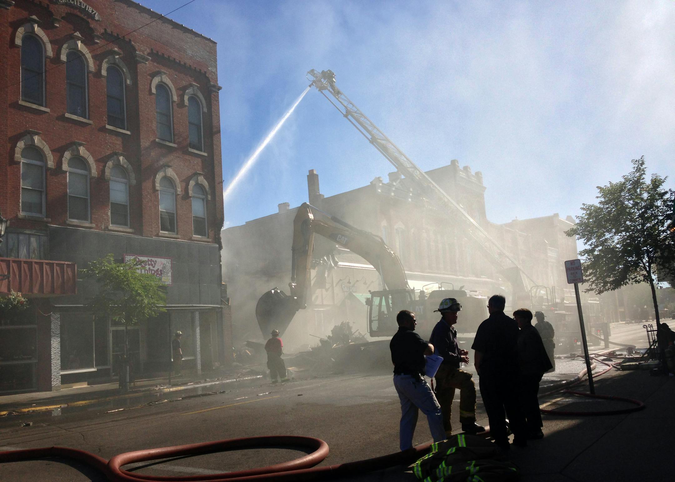 Winona blaze contained; started in Islamic Center There were several apartments in the affected block, but there have been no reports of injuries, and witnesses at the scene said the flames were dissipating after firefighters spent more than five hours tackling the blaze. Star Tribune photo by Richard Sennott