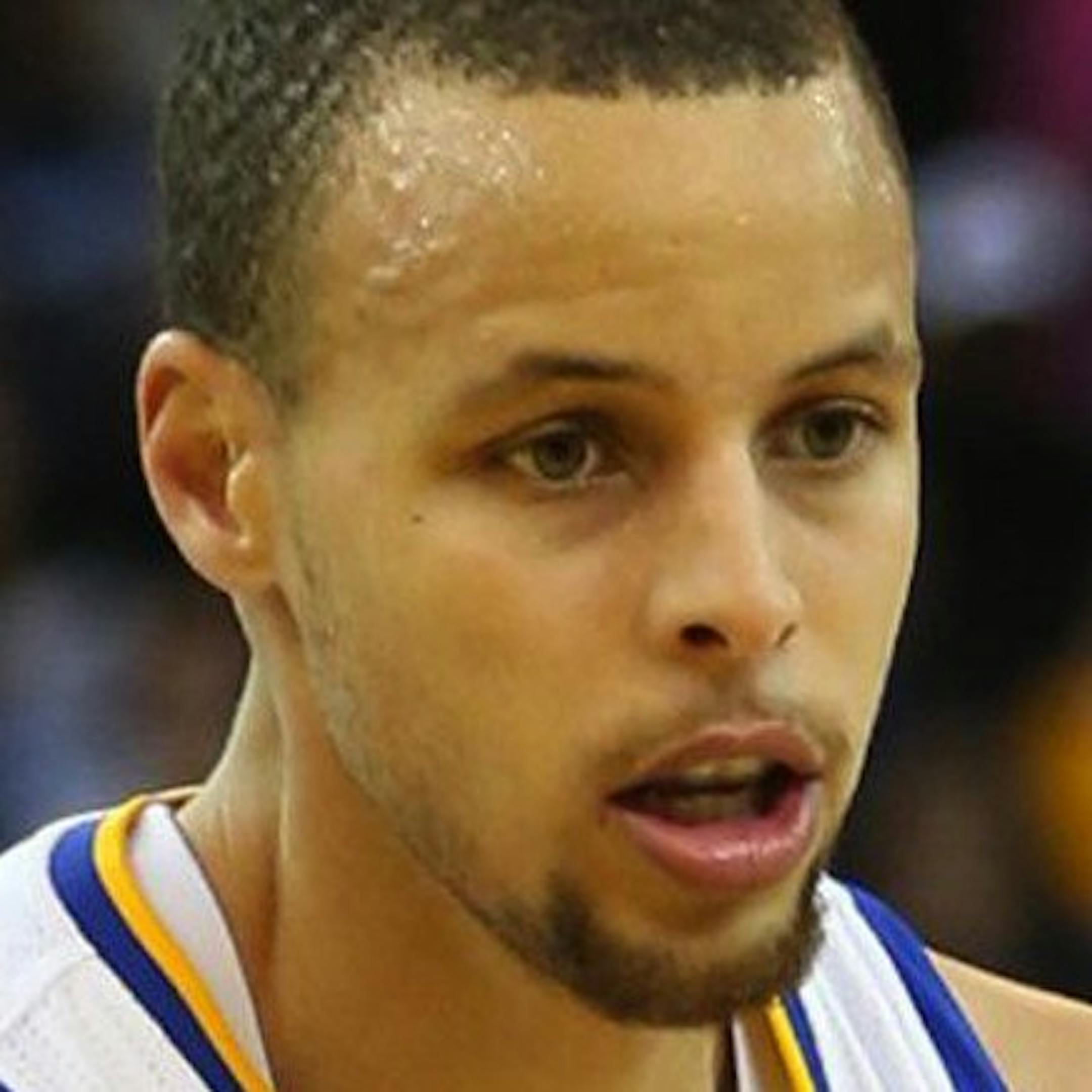 The Golden State Warriors' Stephen Curry, right, drives against the Sacramento Kings' Ray McCallum in the first quarter at Oracle Arena in Oakland, Calif., Friday, April 4, 2014. (Anda Chu/Bay Area News Group/MCT)