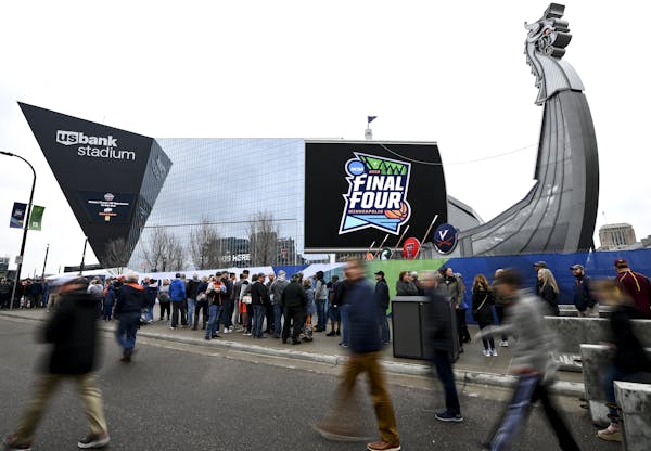 Fans flocked to US Bank Stadium for the Final Four Saturday. ] Aaron Lavinsky &#xa5; aaron.lavinsky@startribune.com Fans lined up outside US Bank Stad