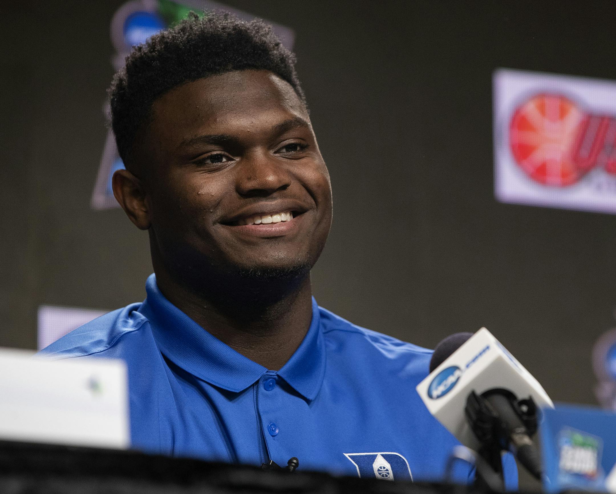 Duke freshman Zion Williamson was named Oscar Robertson Player of the Year
and AP Player of the Year Friday at US Bank Stadium. ] CARLOS GONZALEZ &#x2022; cgonzalez@startribune.com &#x2013; Minneapolis, MN &#x2013; April 5, 2019, US Bank Stadium, NCAA Basketball Final Four,