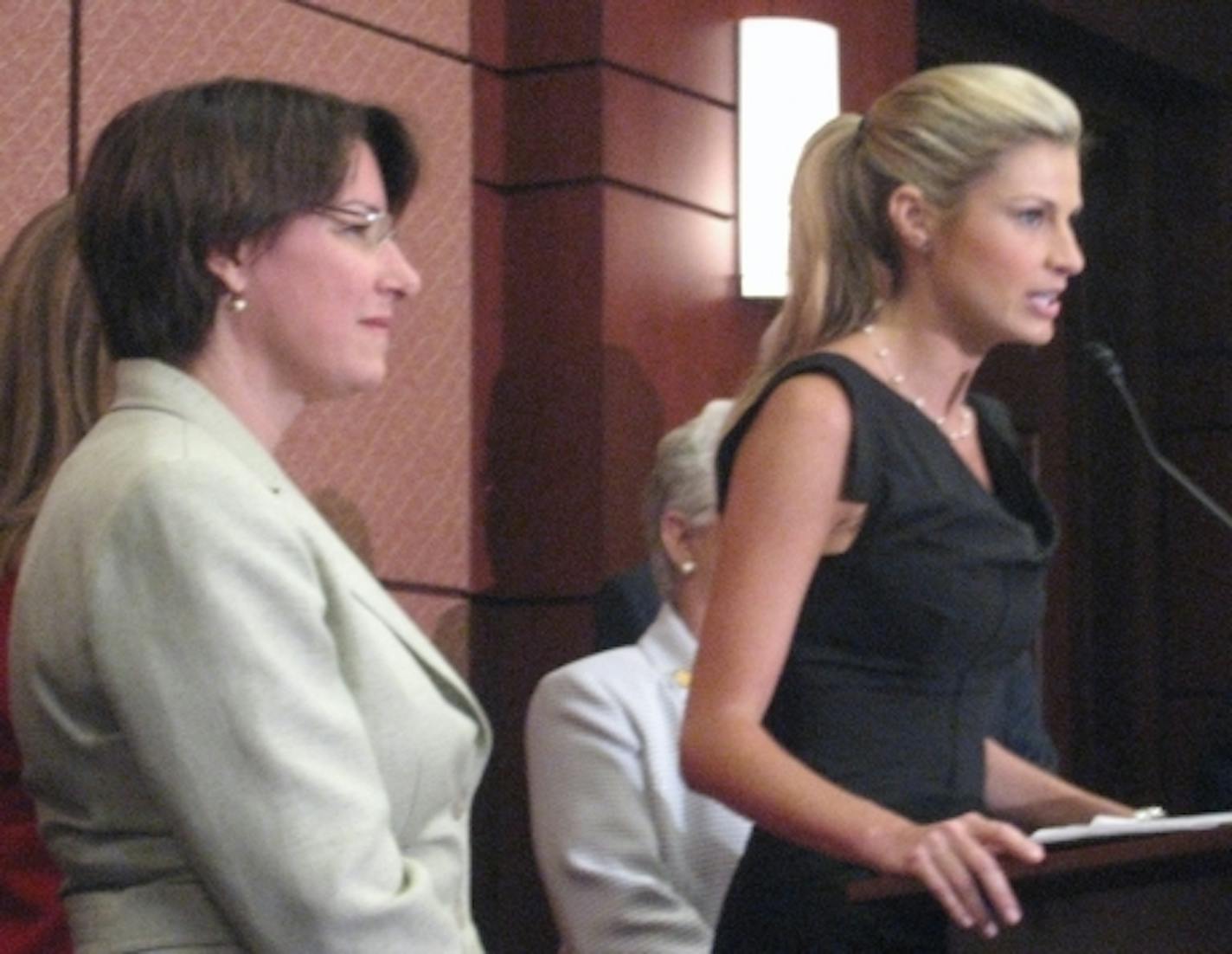 Erin Andrews (right) and Sen. Amy Klobuchar