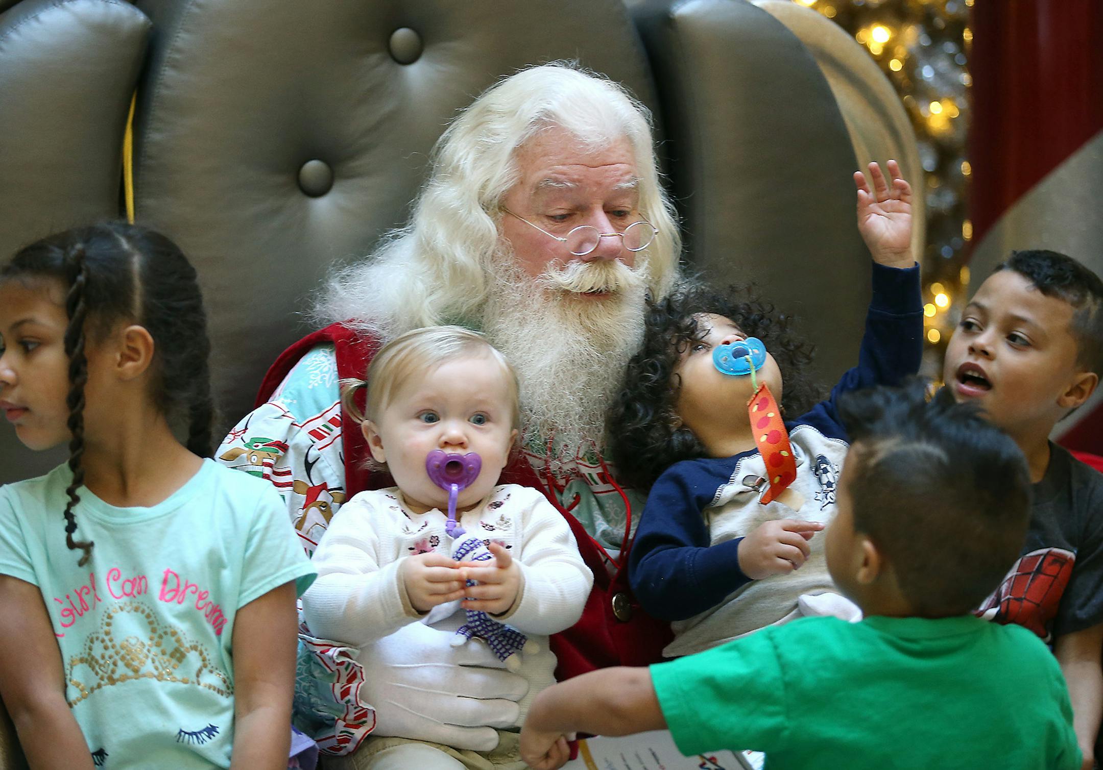"Santa" tried to calm the chaos around him as Daniella Halstead, 6, from left, Riley Richey, 1, Derek Halstead, 4, Dominic Halstead, 1, and Dante Halstead, 6, met with him for gift requests and for a photo at the North Pole at the Mall of America, Thursday, December 3, 2015 in Bloomington, MN. ] (ELIZABETH FLORES/STAR TRIBUNE) ELIZABETH FLORES &#x2022; eflores@startribune.com