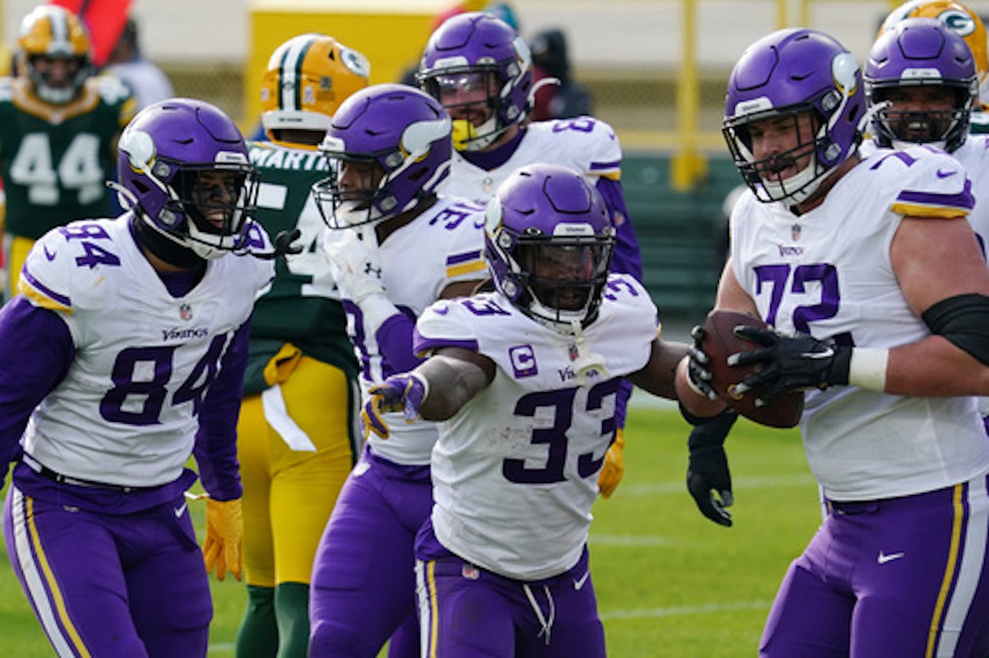 Minnesota Vikings running back Dalvin Cook (33) celebrated with Minnesota Vikings offensive tackle Ezra Cleveland (72) after scoring a touchdown in the third quarter. ] ANTHONY SOUFFLE • anthony.souffle@startribune.com