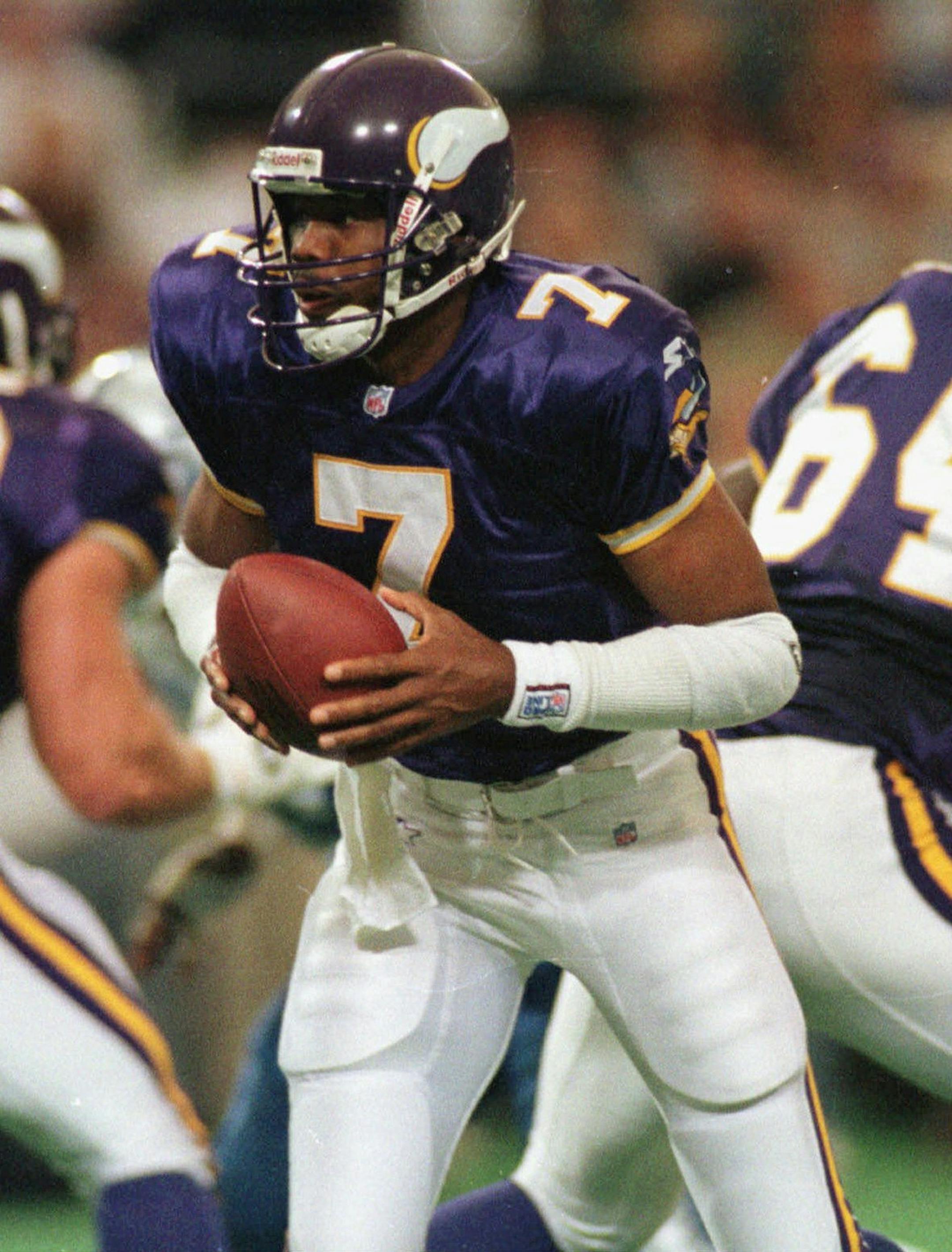 Minnesota Vikings quarterback Randall Cunningham (7), starting in place of the injured Brad Johnson, has plenty of protection as he prepares to handoff to fullback Charles Evans, left, during second quarter action against the Detroit Lions Sunday, Sept. 20, 1998 in Minneapolis. Cunningham led his team to its third straight victory with the 29-6 win. (AP Photo/Jim Mone)