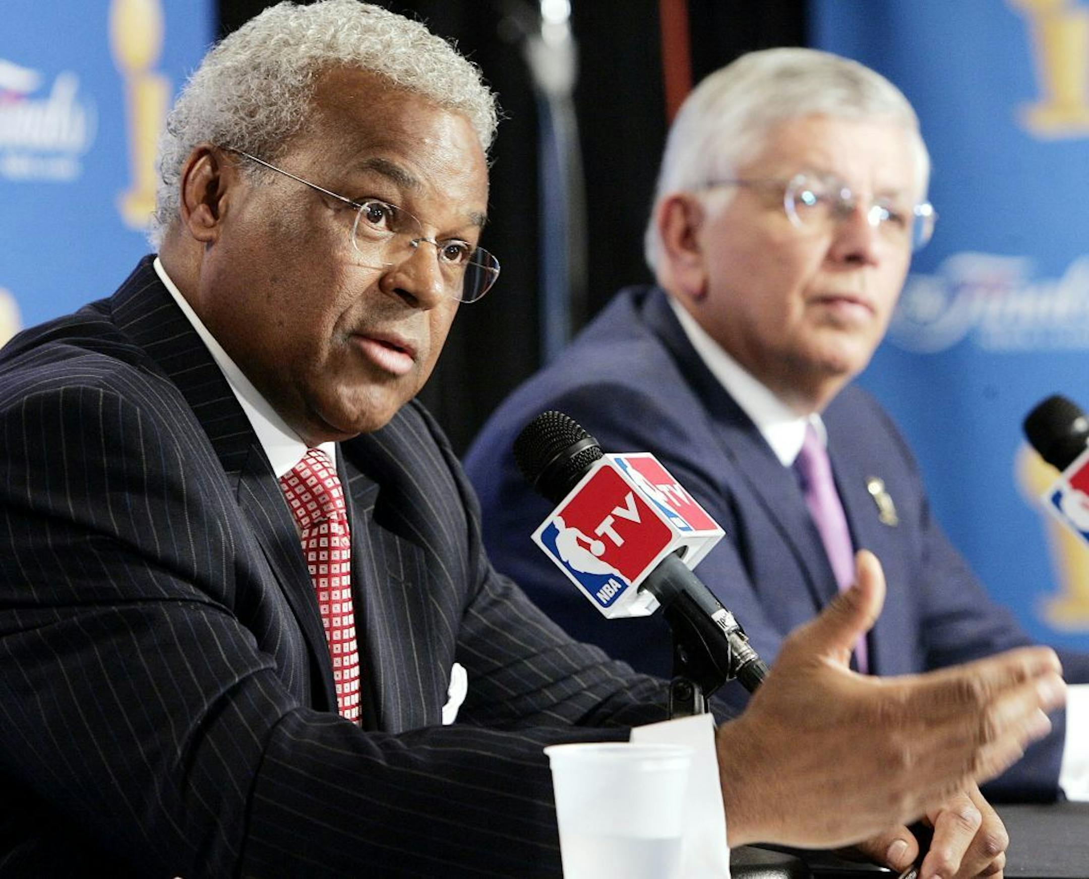 Billy Hunter (left) and NBA Commissioner David Stern