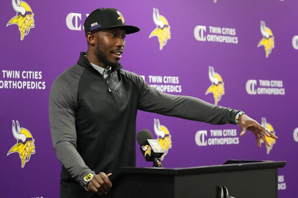 In Smith signing, Vikings make first departure from old regime