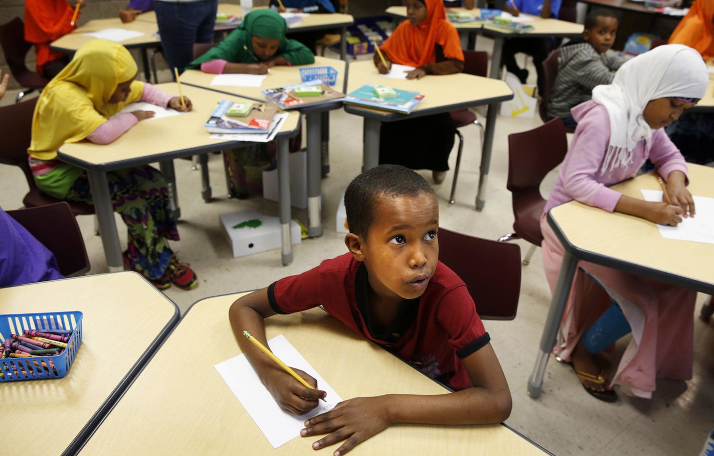 Mubashir Ali, 8, writes a thank you letter during English language development in Stephany Jallo's classroom at Andersen United Community School in Minneapolis. ] LEILA NAVIDI leila.navidi@startribune.com / BACKGROUND INFORMATION: Tuesday, October 21, 2014. The Minneapolis school district launched a new program last school year with sheltered classrooms and instruction in both Somali and English for new refugee arrivals, many of whom come with little formal education. ORG XMIT: MIN14102114341634