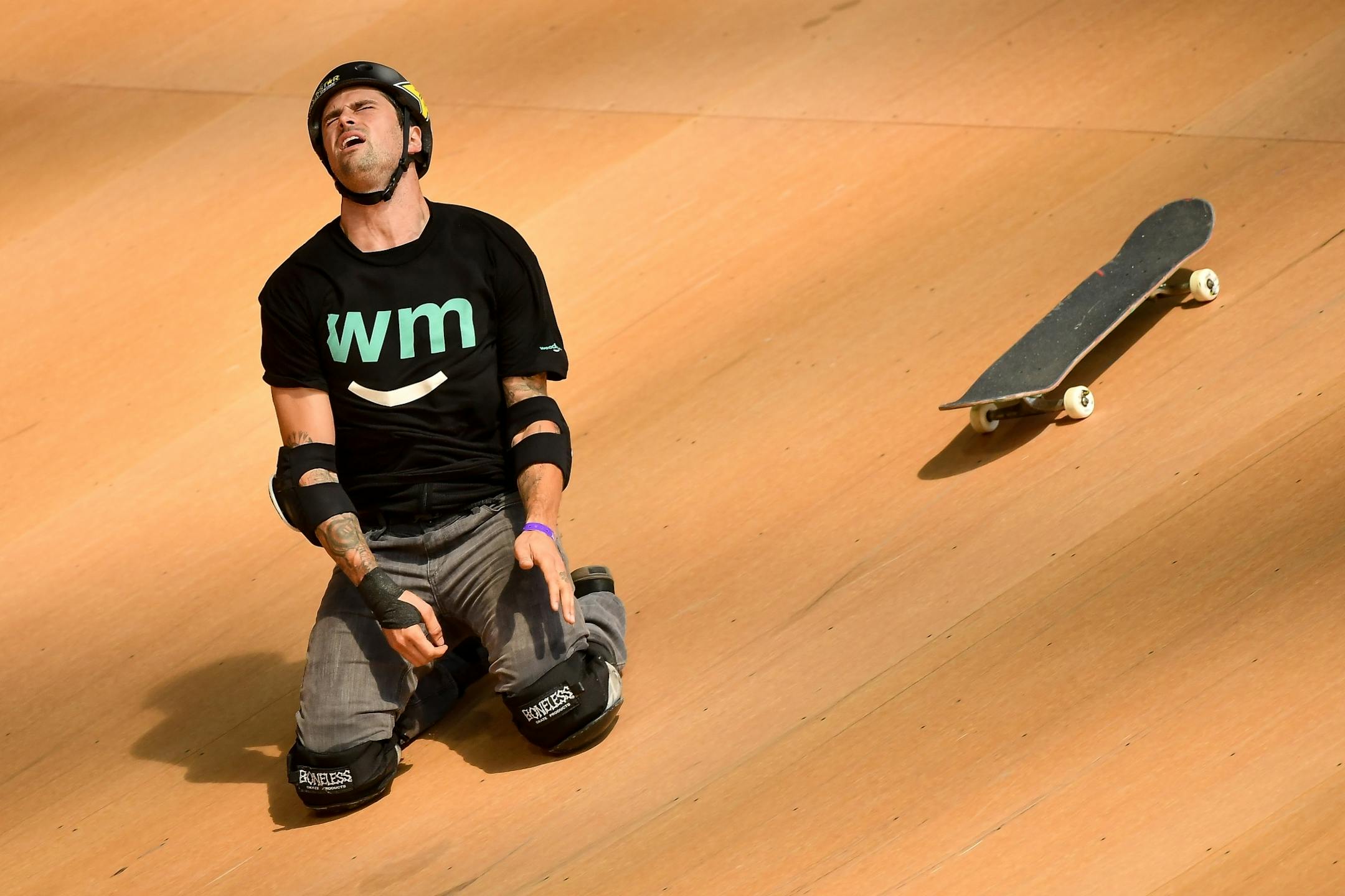 Elliot Sloan reacted after falling during one of his runs in the big air finals Saturday.
