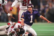 Vikings kicker Gary Anderson watched his fourth-quarter field-goal attempt miss wide left against the Falcons in the NFC Championship Game on Jan. 17,