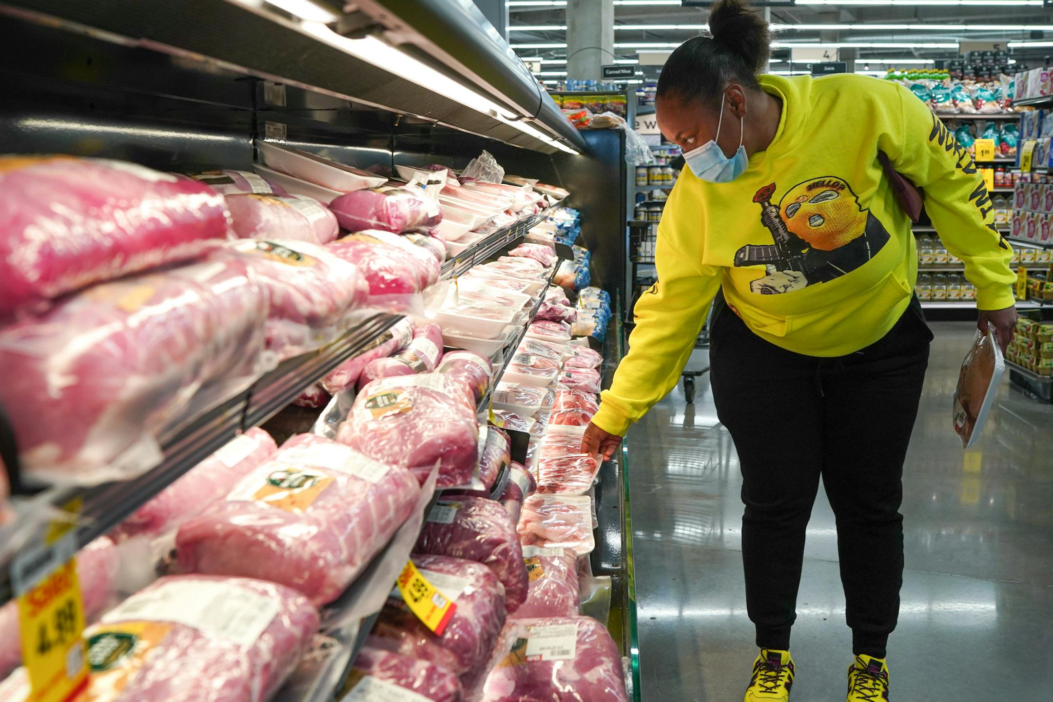 Ashley Minafee shopped the meat counter at the Minnehaha Cub Foods. ] GLEN STUBBE • glen.stubbe@startribune.com Monday, May 4, 2020 EDS, Sharon Washington is in dark jacket, Ashley Minafee is in yellow
