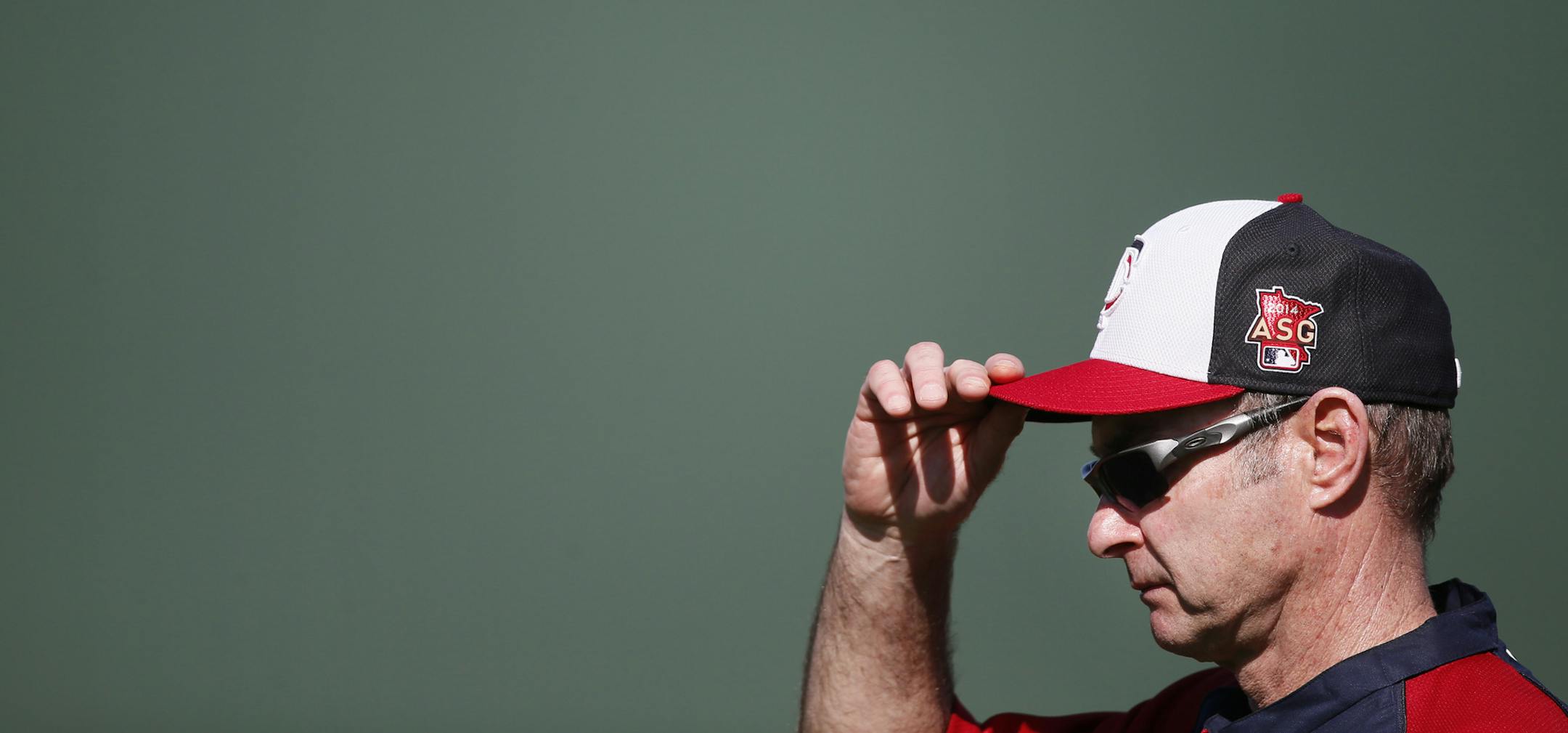 Paul Molitor watched practice Wednesday Feb 19. 2014 during spring training in Fort Myers, Florida at Lee County Sports Complex.. ] JERRY HOLT jerry.holt@startribune.com