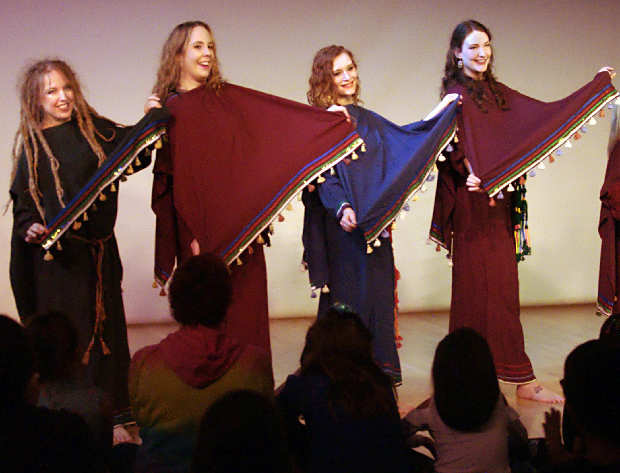 Photo by Jan Geisen
Jawaahir Dance Company&#x2019;s annual Henna Party.