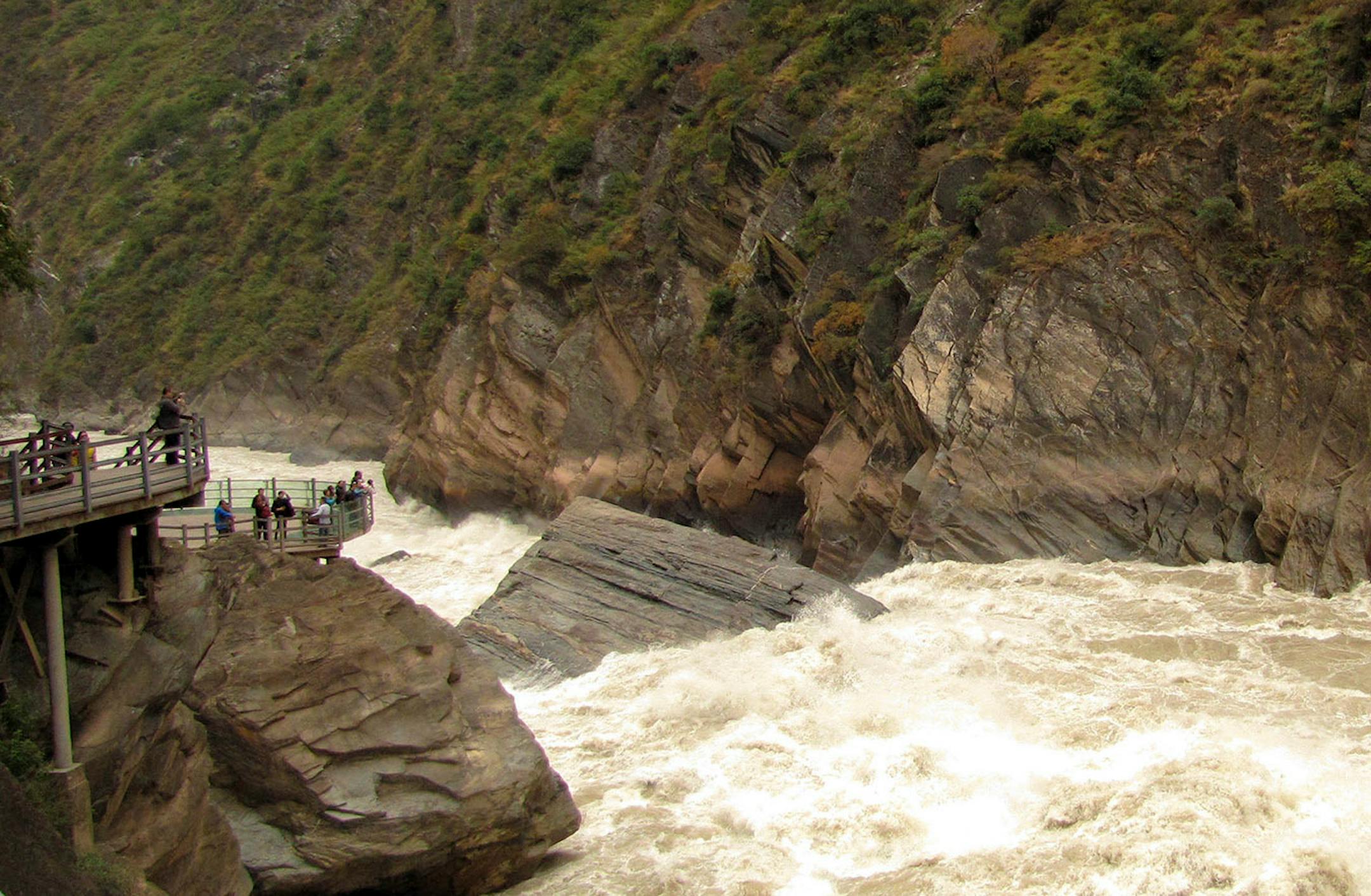 A plethora of viewing platforms at the Tiger Leaping Gorge visitor center let you take in the raging river and famous rock from many different spots.