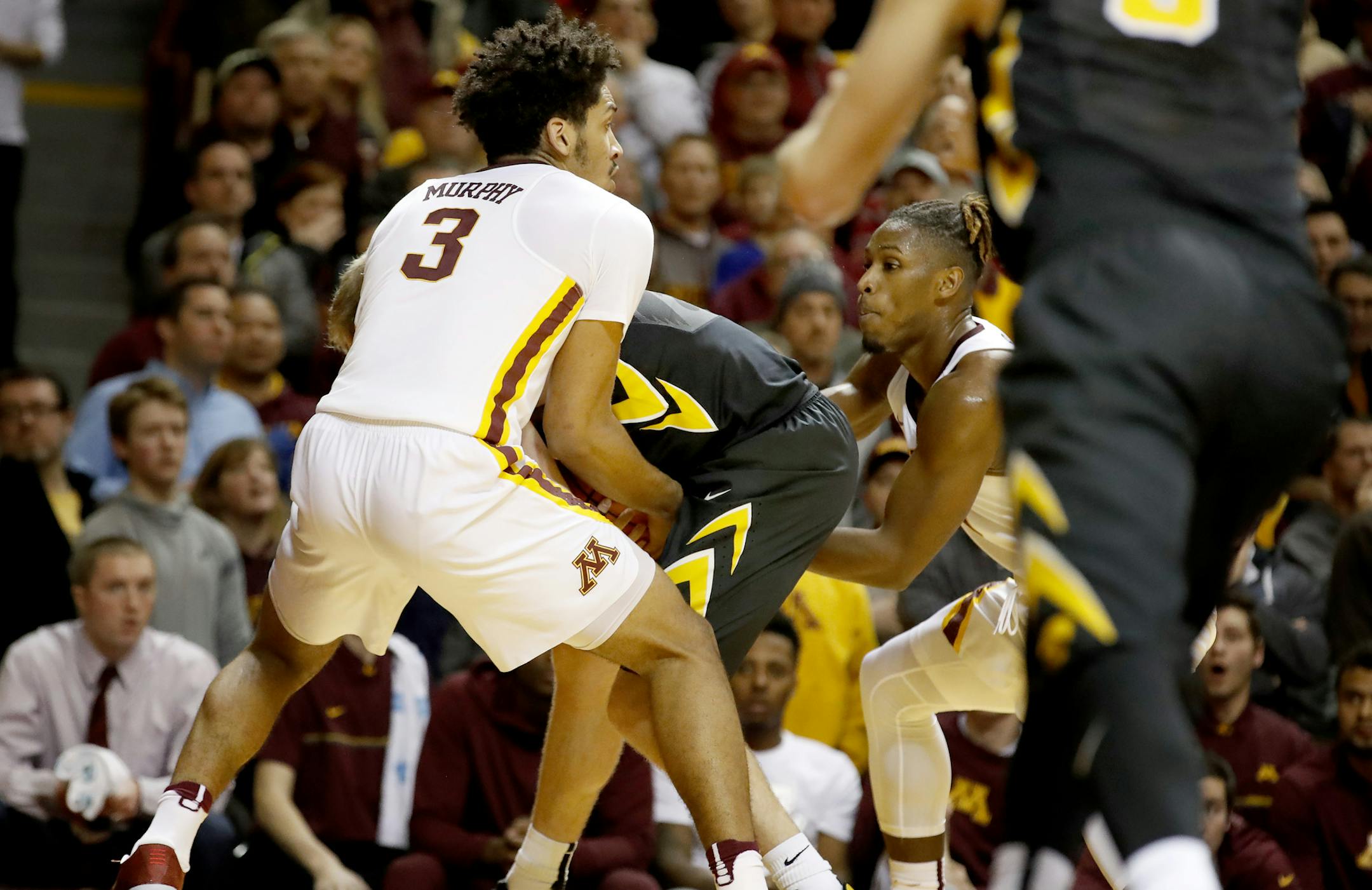 Jordan Murphy tied up Iowa’s Brady Ellingson in a key non-call late in the game.