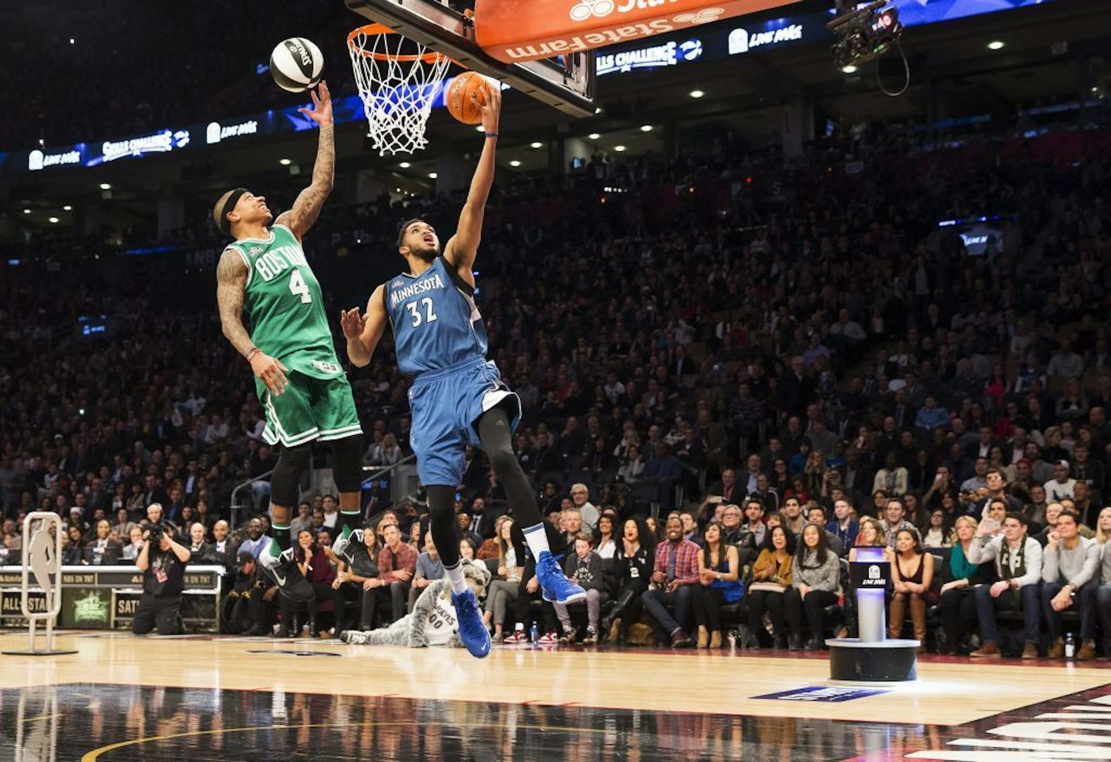 Minnesota Timberwolves' Karl-Anthony Towns (32) and Boston Celtics' Isaiah Thomas compete during the NBA all-star skills competition in Toronto on Saturday, Feb. 13, 2016.