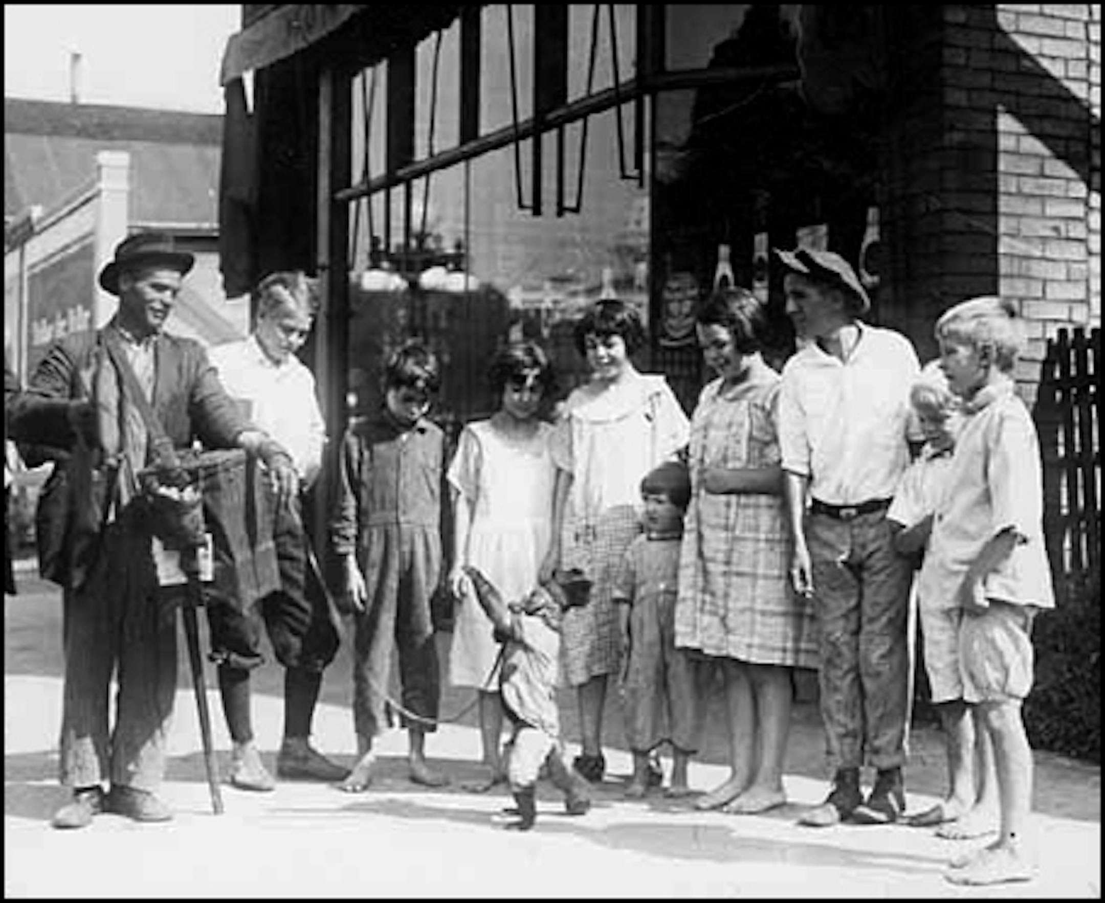 Organ grinder and monkey, 1923
