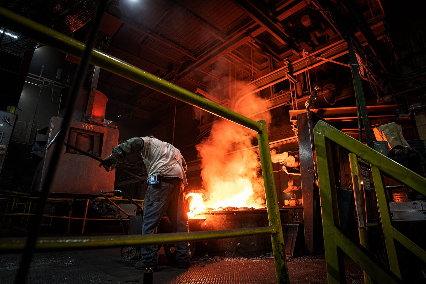 A worker prepared a ladle filled with molten iron at Smith Foundry Tuesday, Dec. 12, 2023 Minneapolis, Minn. For years, residents have been complaining about bad smells from Smith Foundry and its next-door neighbor Bituminous Roadways. Those complaints, even when they made it to the state, ended up in the hands of the city of Minneapolis ] GLEN STUBBE • glen.stubbe@startribune.com