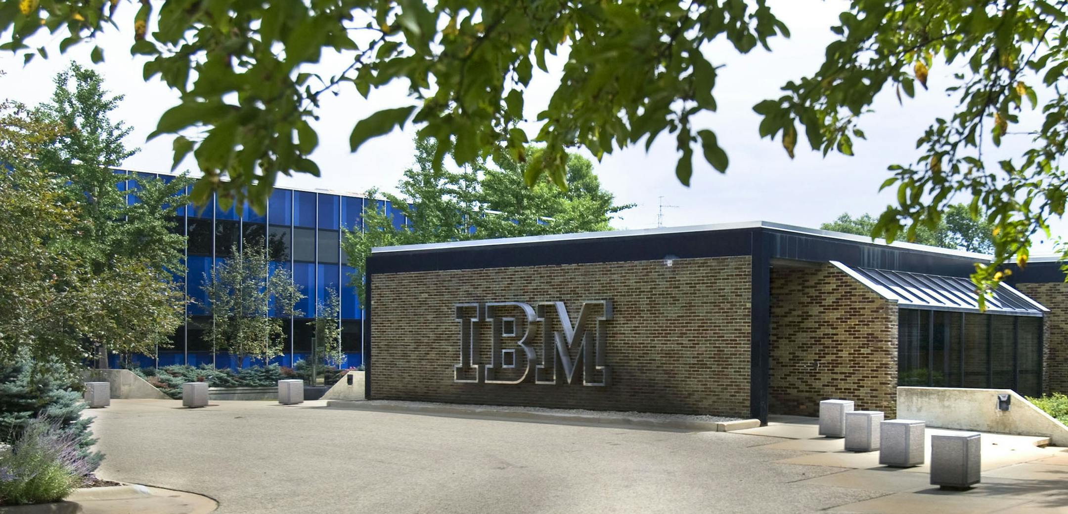 IBM Rochester entrance. MANDATORY PHOTO CREDIT: Jerry Olson / Rochester Post-Bulletin ORG XMIT: MIN1303061446402536