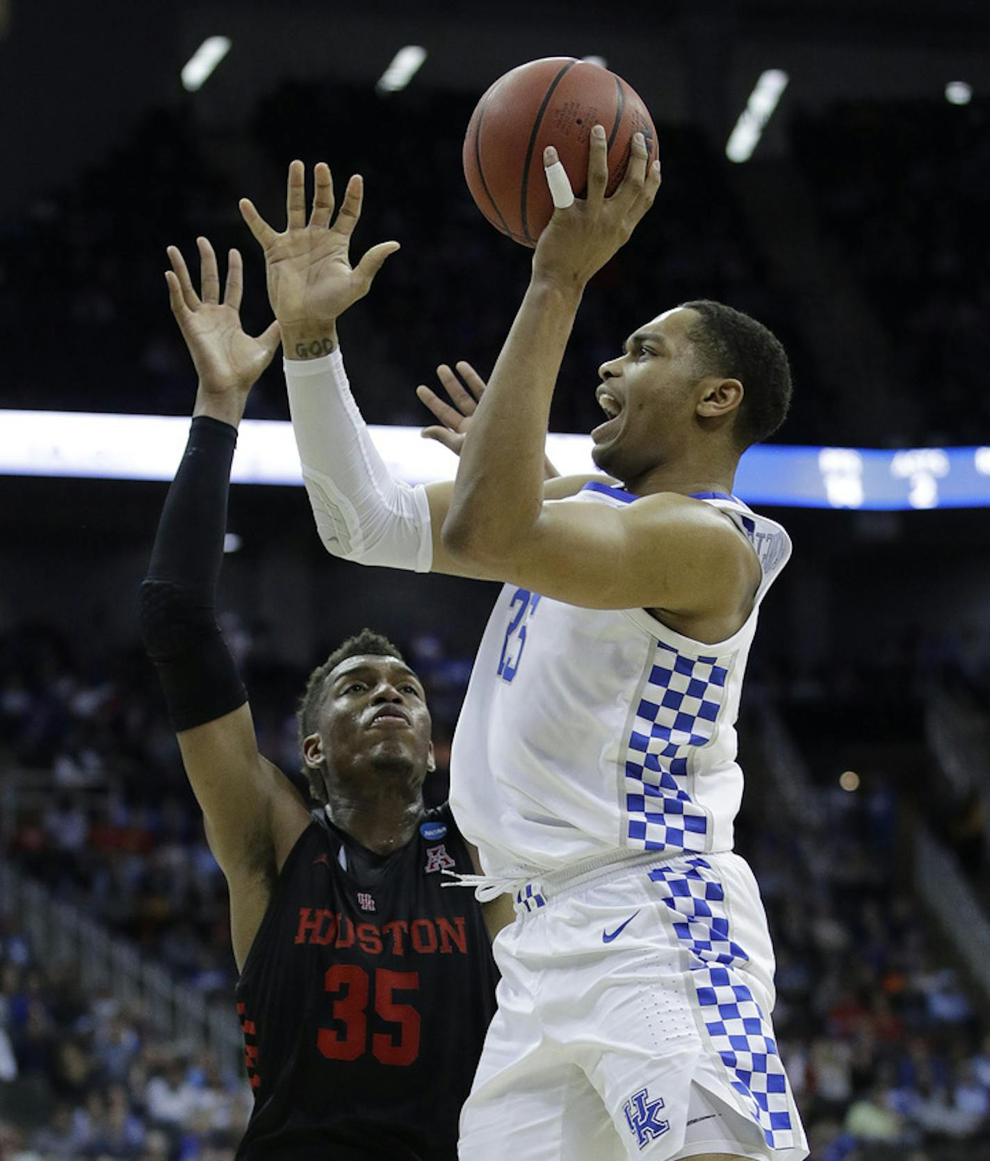 Kentucky's PJ Washington, right, shoots over Houston's Fabian White Jr. during the second half of a men's NCAA tournament college basketball Midwest Regional semifinal game Friday, March 29, 2019, in Kansas City, Mo. (AP Photo/Charlie Riedel)