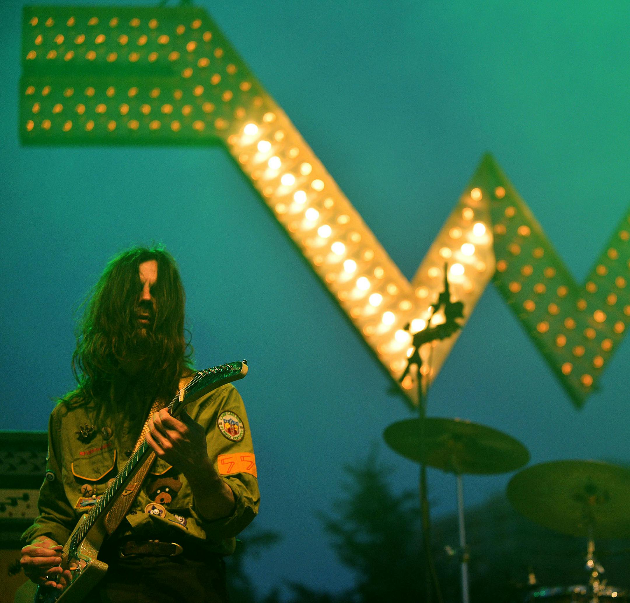 From left, Brian Bell and Patrick Wilson of Weezer performed in Minneapolis, Minn., during The Basilica Block Party on Friday July 10, 2015. The Block Party features food vendors and performers such as Weezer and Wilco. The Block Party&#xed;s proceeds benefit the Basilica Landmark and The Basilica&#xed;s St. Vincent de Paul outreach program. ] RACHEL WOOLF &#x2211; rachel.woolf@startribune.com
