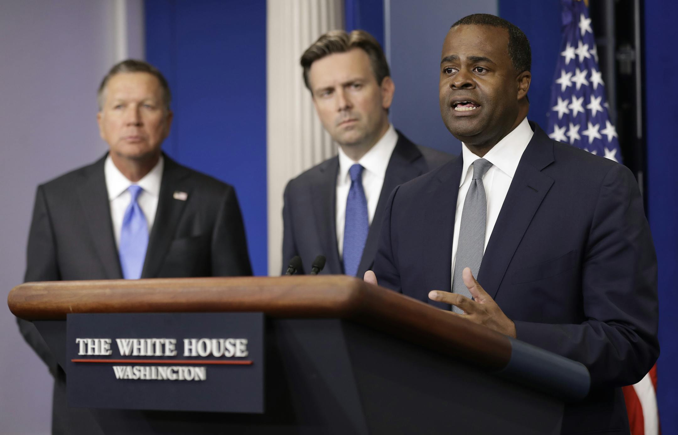 Atlanta Mayor Kasim Reed, right, joined by Ohio Gov. John Kasich, left, and White House press secretary Josh Earnest, speaks during the daily news briefing at the White House in Washington, Friday, Sept. 16, 2016. Reed discussed TPP and other topics, following a meeting with the president in the Oval Office. (AP Photo/Carolyn Kaster)