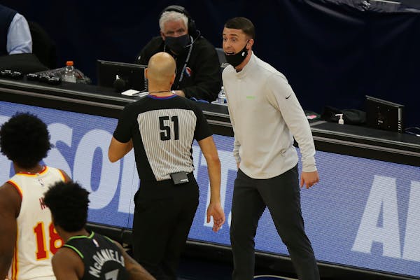 Timberwolves head coach Ryan Saunders argues with an official before receiving a technical during the second half