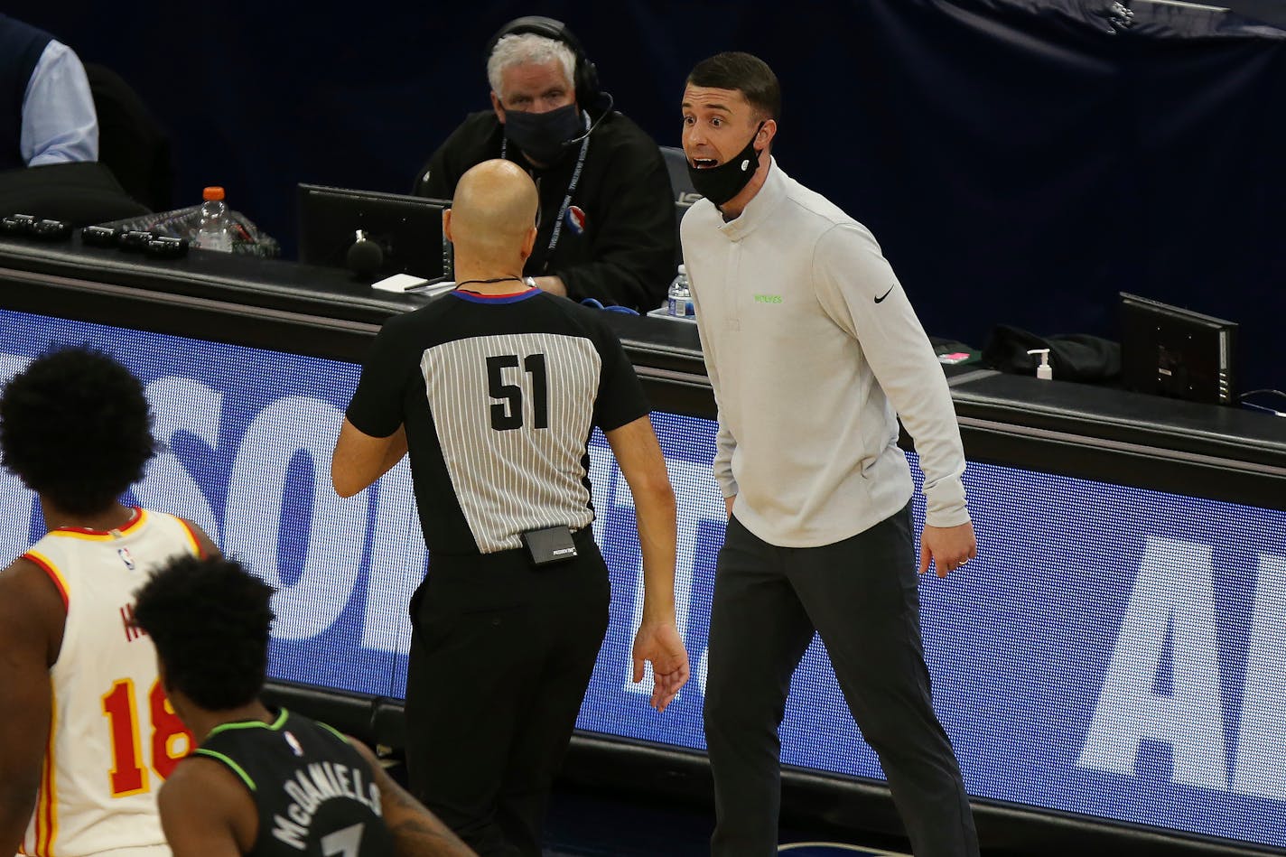 Timberwolves head coach Ryan Saunders argues with an official before receiving a technical during the second half