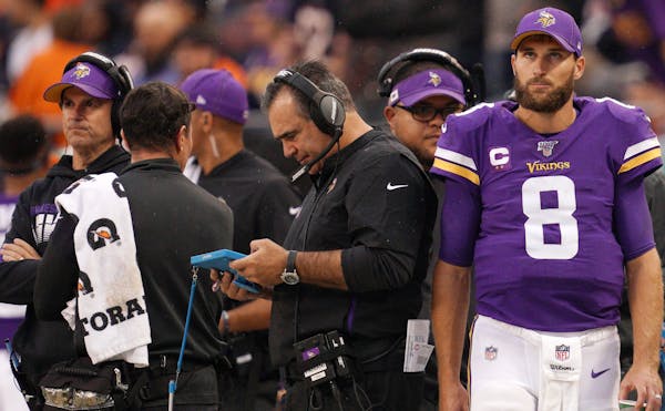 Minnesota Vikings quarterback Kirk Cousins (8) reacted as he looked to the scoreboard from the sidelines late in the fourth quarter. ] ANTHONY SOUFFLE