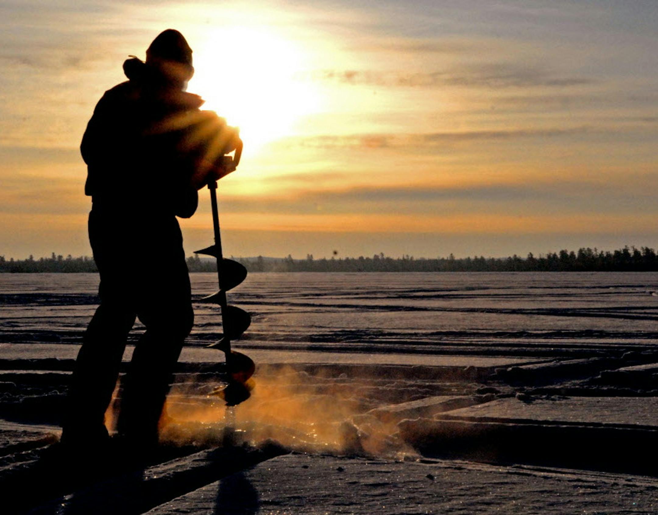 DENNIS ANDERSON ... 1/2009 ... Bill Hanzel augers a hole through the ice of Snowbank Lake, about 18 miles from Ely. Snowbank Lake lies about half inside and half outside the Boundary Waters Canoe Area Wilderness. For the first time in almost 20 years, an ice road has not been plowed for anglers on the lake, due to deep snow and slush. ORG XMIT: MIN2012112715565880 ORG XMIT: MIN1312031649400388 ORG XMIT: MIN1312191708582043 ORG XMIT: MIN1312191906102092