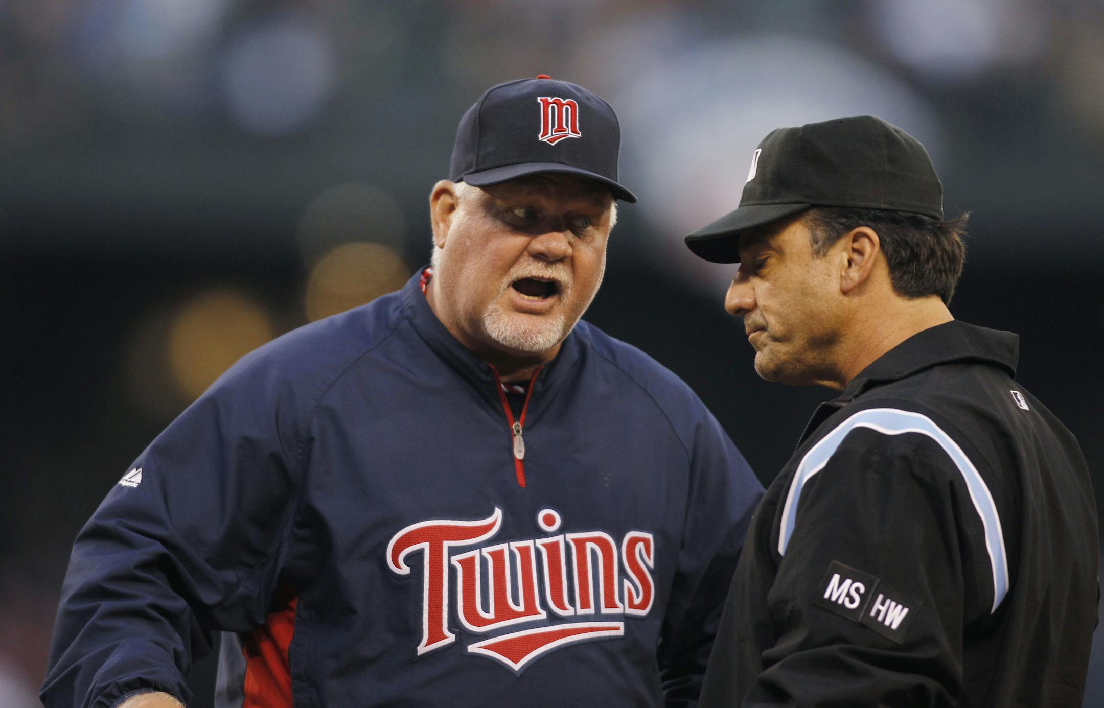 \Minnesota Twins manager Ron Gardenhire argues with umpire D. J. Reyburn a safe call at first base for the Seattle Mariners during the sixth inning of a baseball game in Seattle on Saturday, Aug. 18, 2012. (AP Photo/John Froschauer) ORG XMIT: MIN2012081823244166