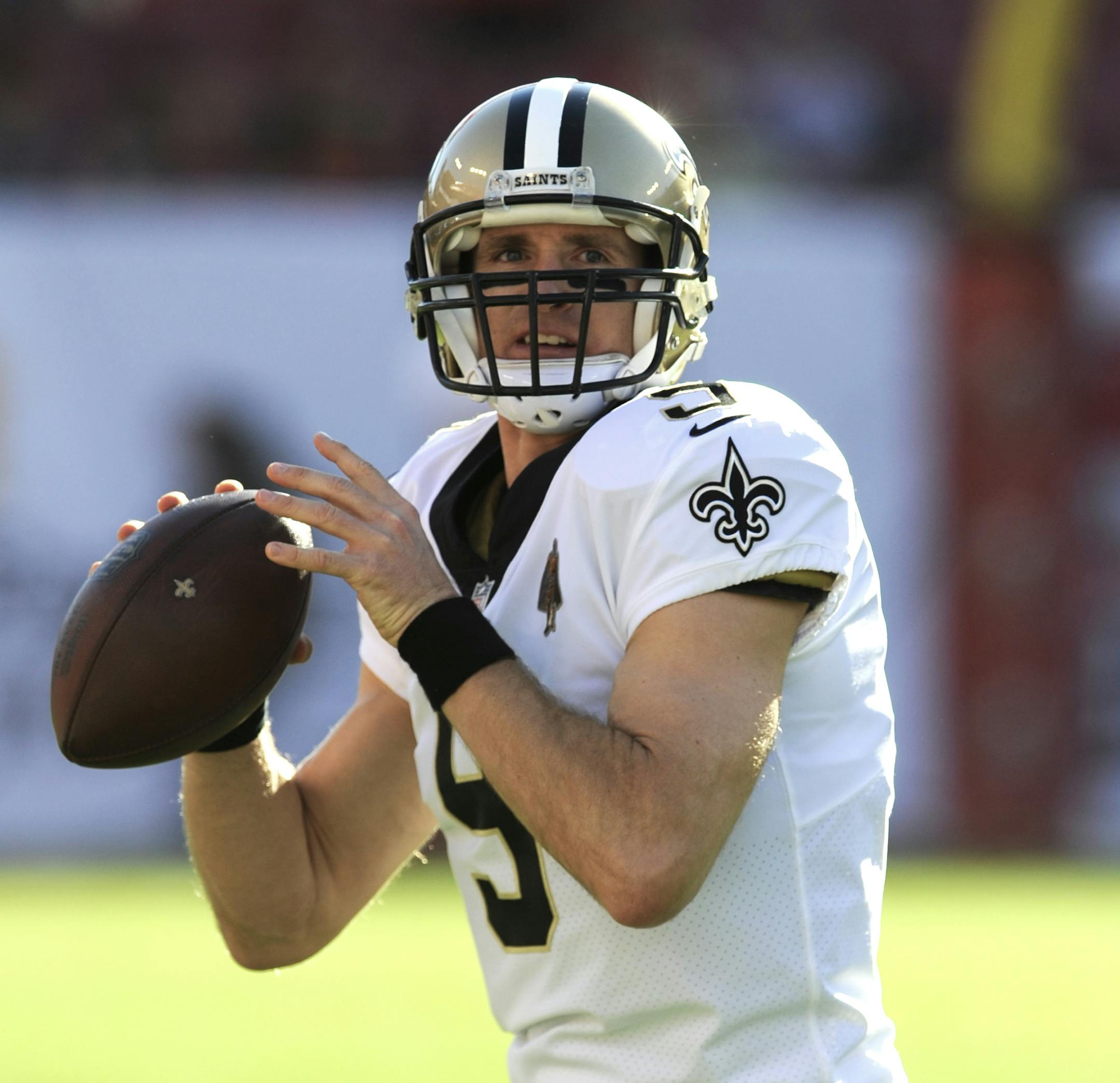New Orleans Saints quarterback Drew Brees warms up before an NFL football game with the Tampa Bay Buccaneers Sunday, Dec. 31, 2017 in Tampa, Fla. (AP Photo/Steve Nesius)