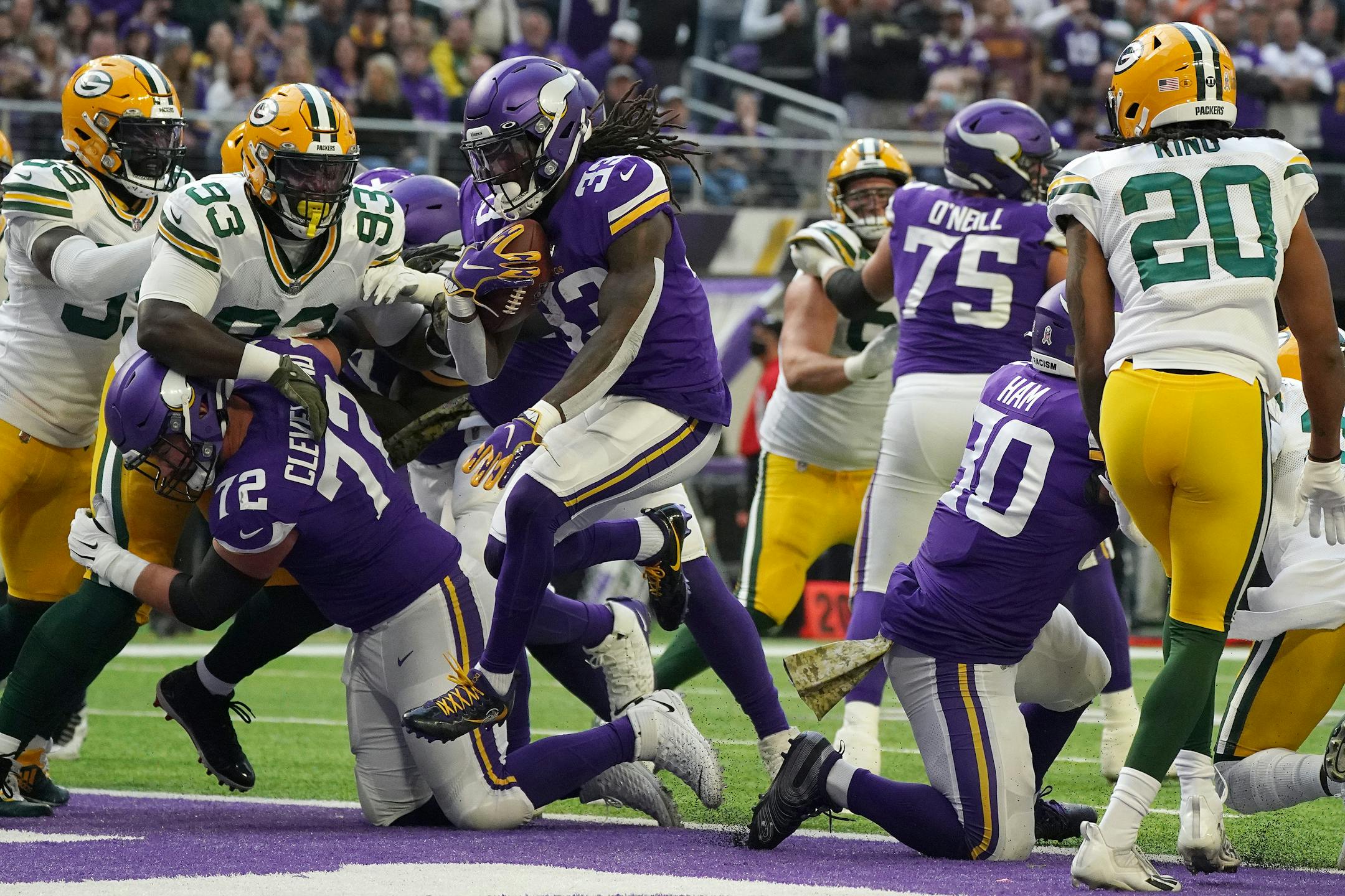 Minnesota Vikings running back Dalvin Cook (33) ran into the end zone to score a touchdown in the first quarter of an NFL game between the Minnesota Vikings and the Green Bay Packers.