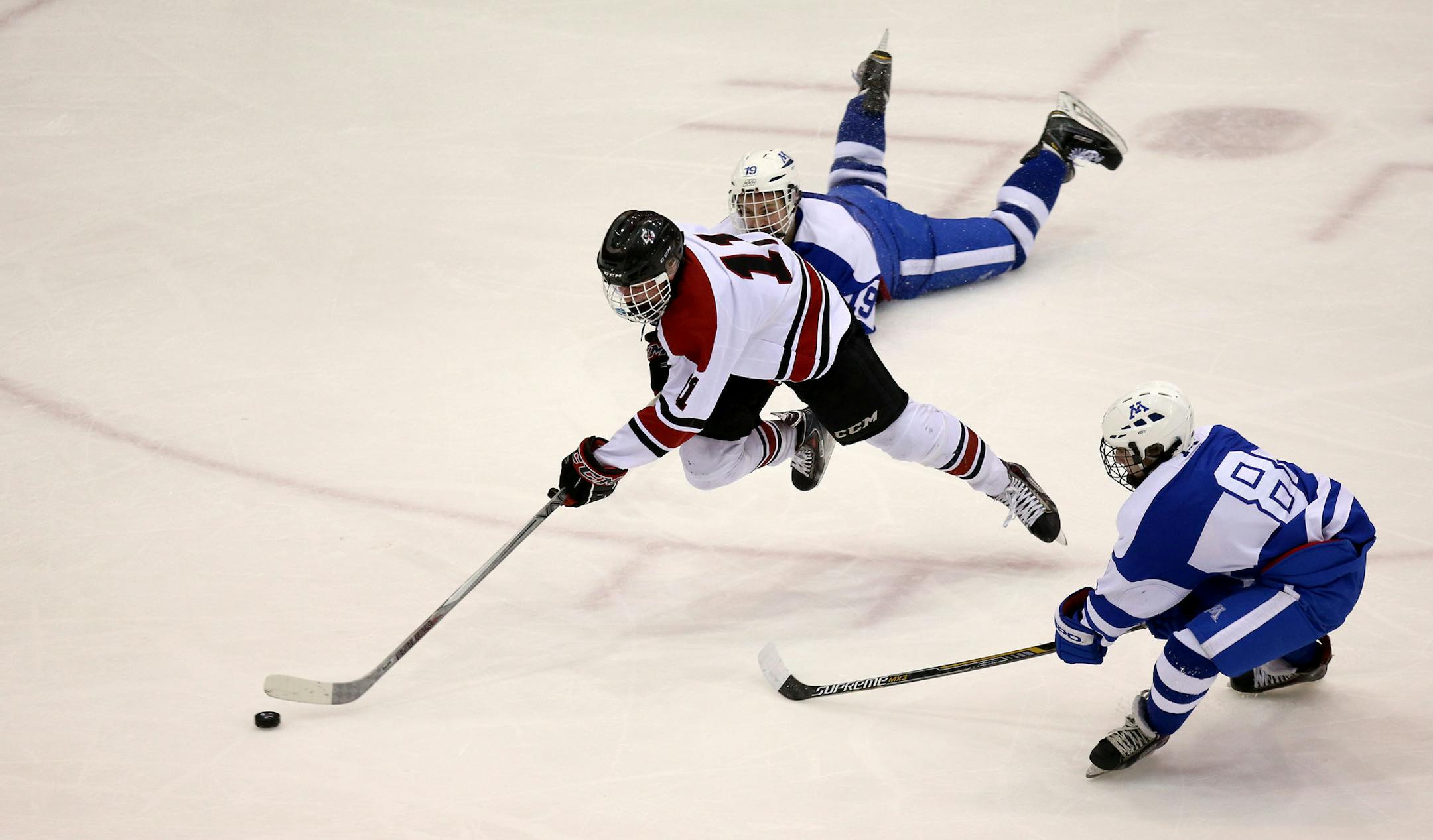 Eden Prairie's Casey Mittelstadt split two Minnetonka defenders to score during the first period ] (KYNDELL HARKNESS/STAR TRIBUNE) kyndell.harkness@startribune.com Eden Prairie vs Minnetonka in the 6AA sectionals at Mariucci Arena in Minneapolis, Min., Tuesday, February 25, 2015.
