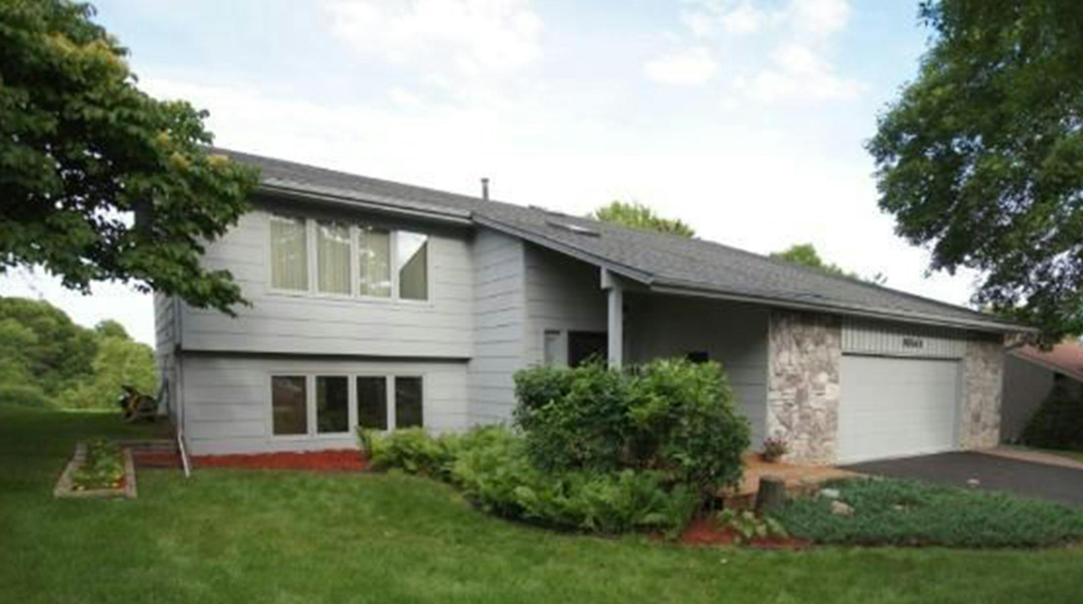 ... Bloomington
Built in 1980, this three-bedroom, three-bath house has 2,781 finished square feet and features three bedrooms on the upper level, vaulted ceilings, skylight, fireplace, porch, deck and two-car heated attached garage on a lot overlooking the Warren Park reserve.. Listed by Angela Seitzer, Bridge Realty, 952-368-0021.