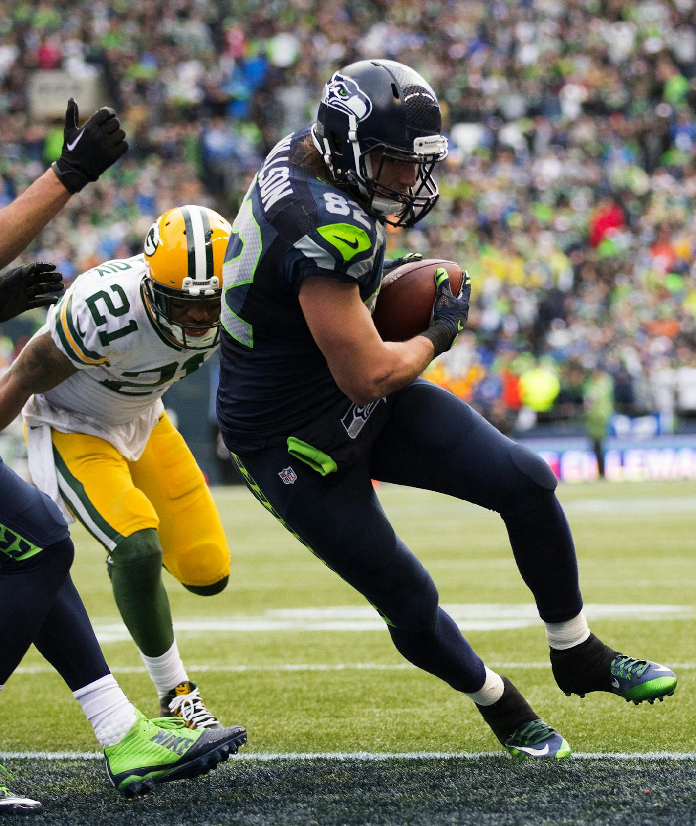 Seattle Seahawks tight end Luke Willson scores a two-point conversion during the fourth quarter on Sunday, Jan. 18, 2015, at CenturyLink Field in Seattle. (Dean Rutz/Seattle Times/TNS)