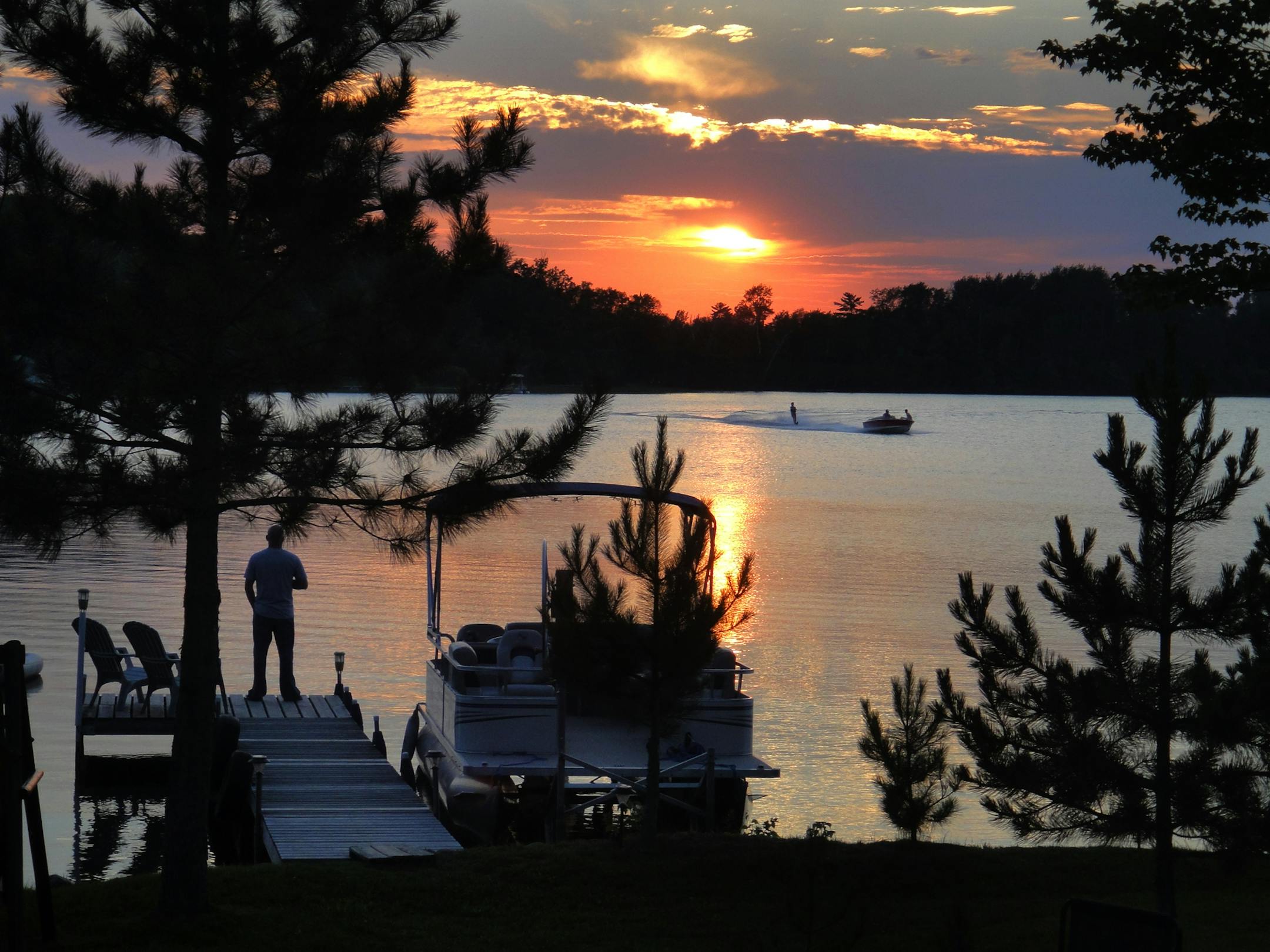 n the Land of 10,000 Lakes, summer fun means water. Is this the year to take the plunge and buy a lake home? And how do you find the right one?
To start your search, check out LakePlace.com, which lists all lake properties for sale in Minnesota and Wisconsin, as well as vacation rentals and resorts.
Right now, buyers outnumber sellers for moderately priced properties within a three-hour radius of the Twin Cities.
&#x201c;The hot ticket is the $250,000 to $400,000 year-round home on a swimmable l