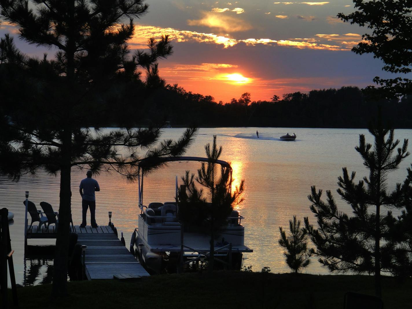 n the Land of 10,000 Lakes, summer fun means water. Is this the year to take the plunge and buy a lake home? And how do you find the right one?
To start your search, check out LakePlace.com, which lists all lake properties for sale in Minnesota and Wisconsin, as well as vacation rentals and resorts.
Right now, buyers outnumber sellers for moderately priced properties within a three-hour radius of the Twin Cities.
&#x201c;The hot ticket is the $250,000 to $400,000 year-round home on a swimmable l
