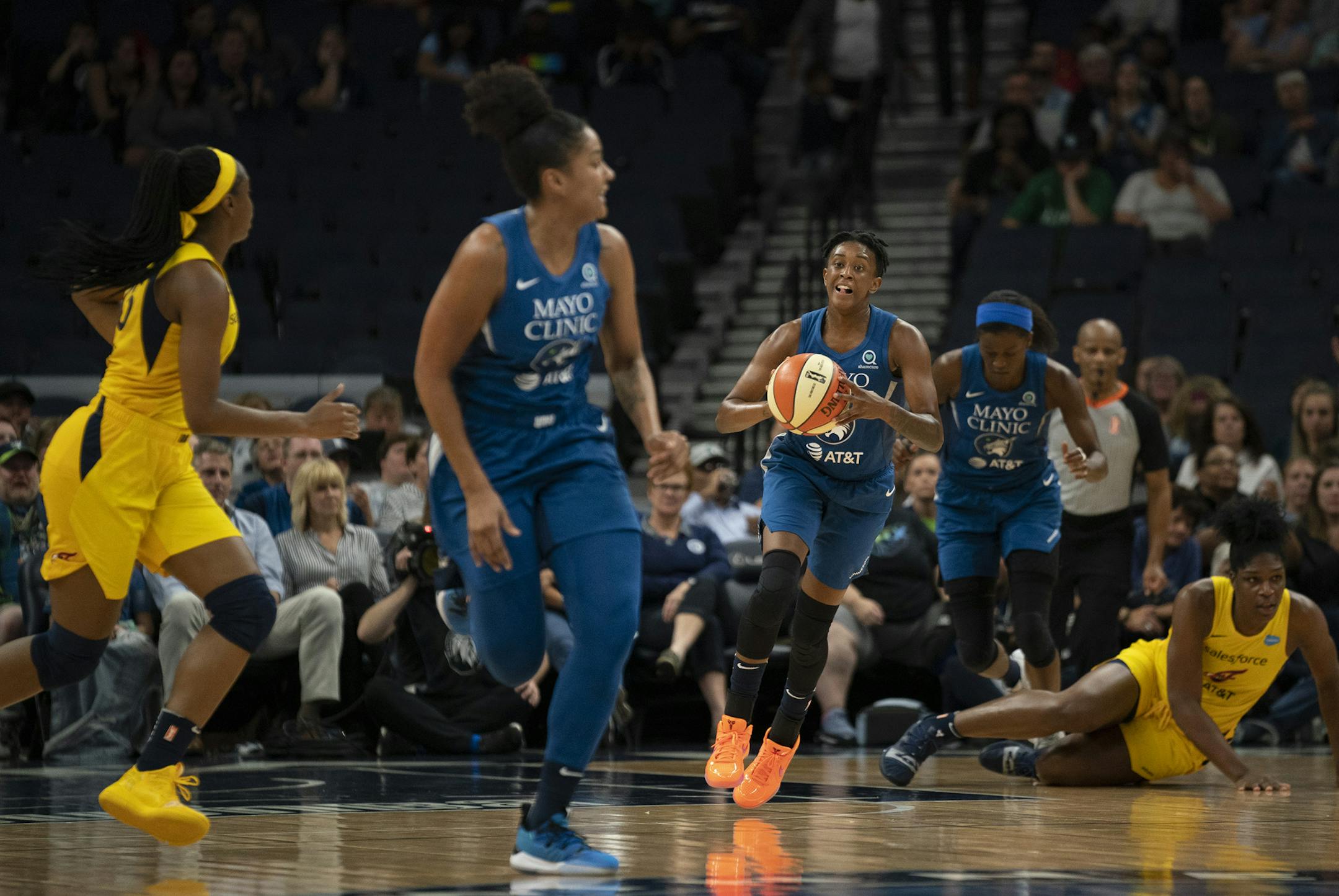 Minnesota Lynx guard Danielle Robinson (3) prepar3eed to pass to teammate Minnesota Lynx forward Damiris Dantas (92) after a second quarter turnover. ] JEFF WHEELER • jeff.wheeler@startribune.com The Minnesota Lynx faced the Indiana Fever in an WNBA basketball game Sunday night, September 1, 2019 at Target Center in Minneapolis.