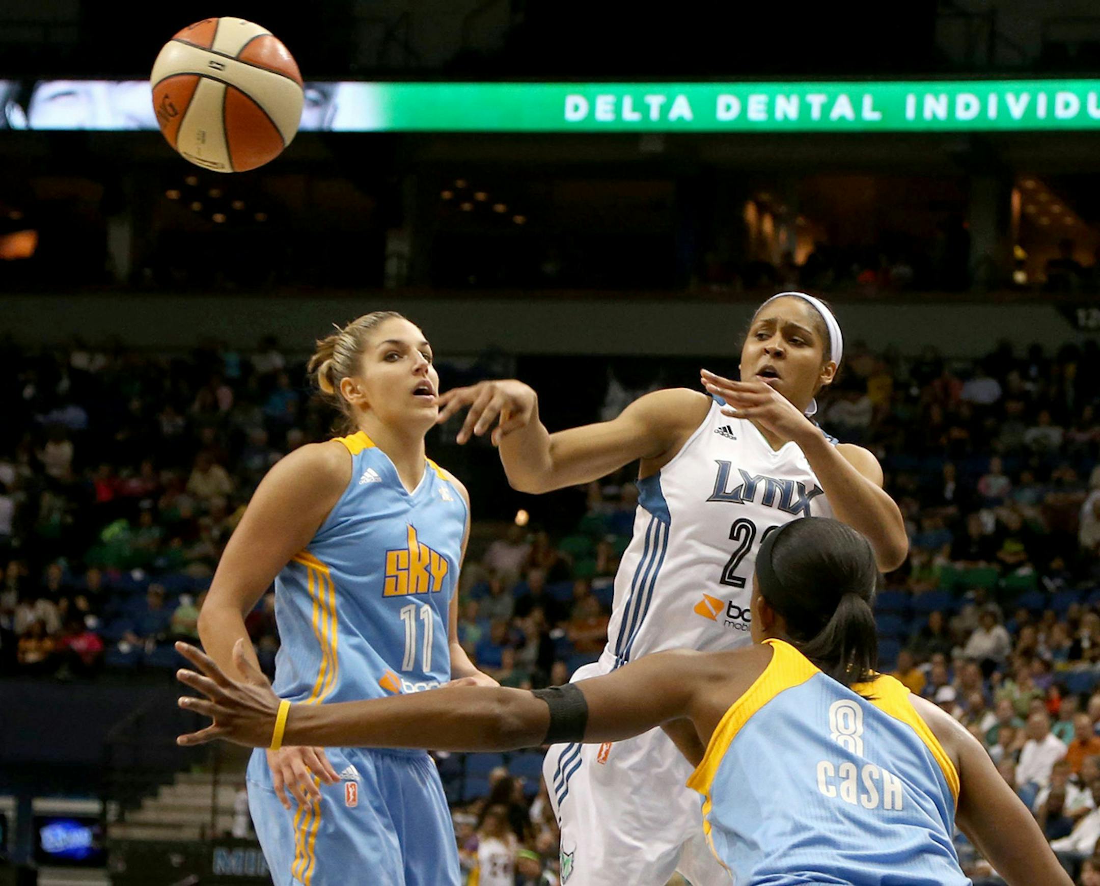 The Minnesota Lynx's Maya Moore (23) makes a pass after driving to the basket, as Chicago Sky forward Swin Cash (8) defends, during the first half at the Target Center in Minneapolis, Minnesota, Saturday, September 14, 2013. (Kyndell Harkness/Minneapolis Star Tribune/MCT) ORG XMIT: 1143243