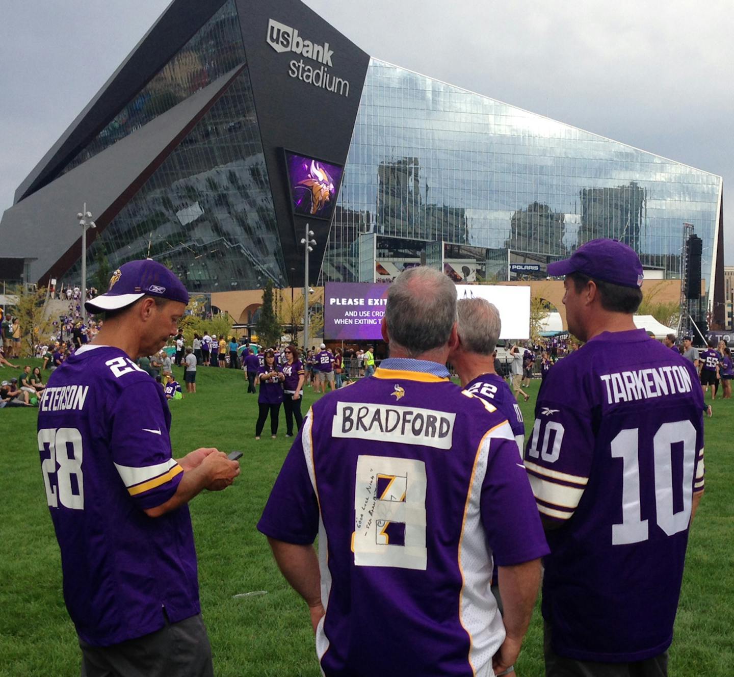 Sam bradford store vikings shirt