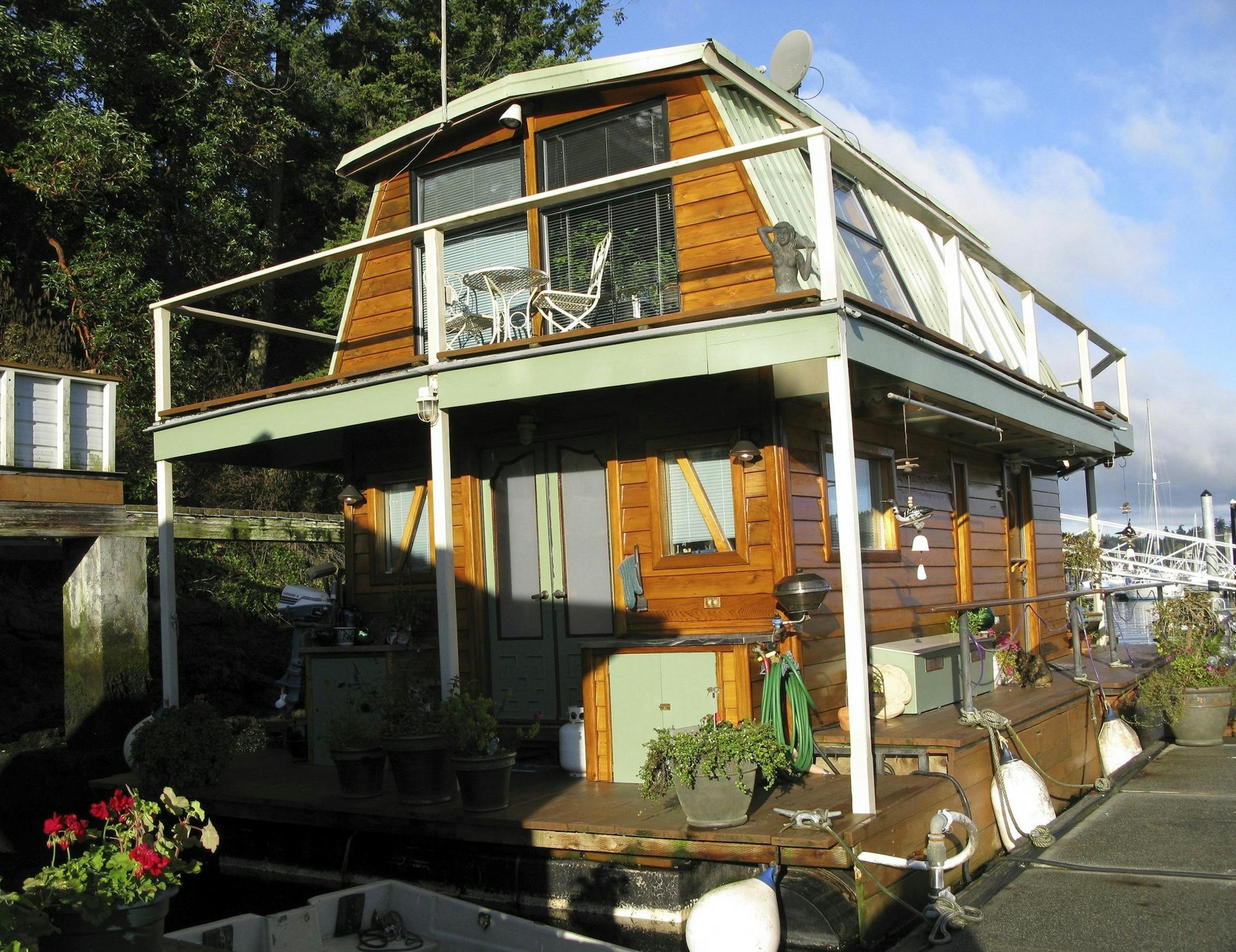 A floating home rented from Rick Thompson and Wendy Beckler. (Josh Noel/Chicago Tribune/MCT) ORG XMIT: 1150897