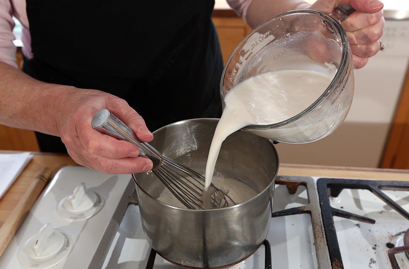 Coconut cake.] JIM GEHRZ &#x201a;&#xc4;&#xa2; jgehrz@startribune.com / Minneapolis, MN / April 4, 2014 / 1:00 PM BACKGROUND INFORMATION: Reporter Kim Ode bakes a coconut cake for Baking Central, complete with step-by-step photos showing the making of batter and custard, assembling and decorating.