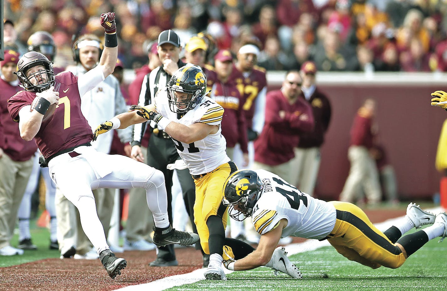 Minnesota's quarterback Mitch Leidner was tackled by Iowa's defensive back Brandon Snyder, center, and linebacker Bo Bower during the third quarter as Minnesota took on Iowa at TCF Bank Stadium, Saturday, October 8, 2016 in Minneapolis, MN. ] (ELIZABETH FLORES/STAR TRIBUNE) ELIZABETH FLORES &#x2022; eflores@startribune.com